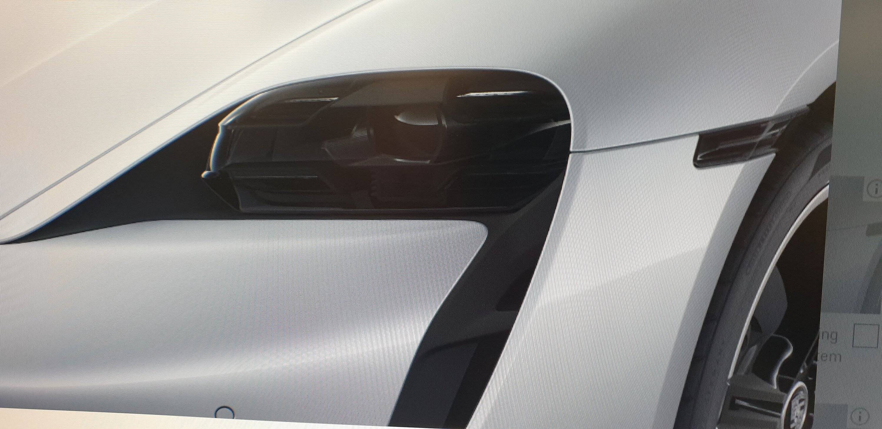 Porsche Taycan Close up view of headlights - LED-Matrix PDLS+: black vs blue? 20221202_083831
