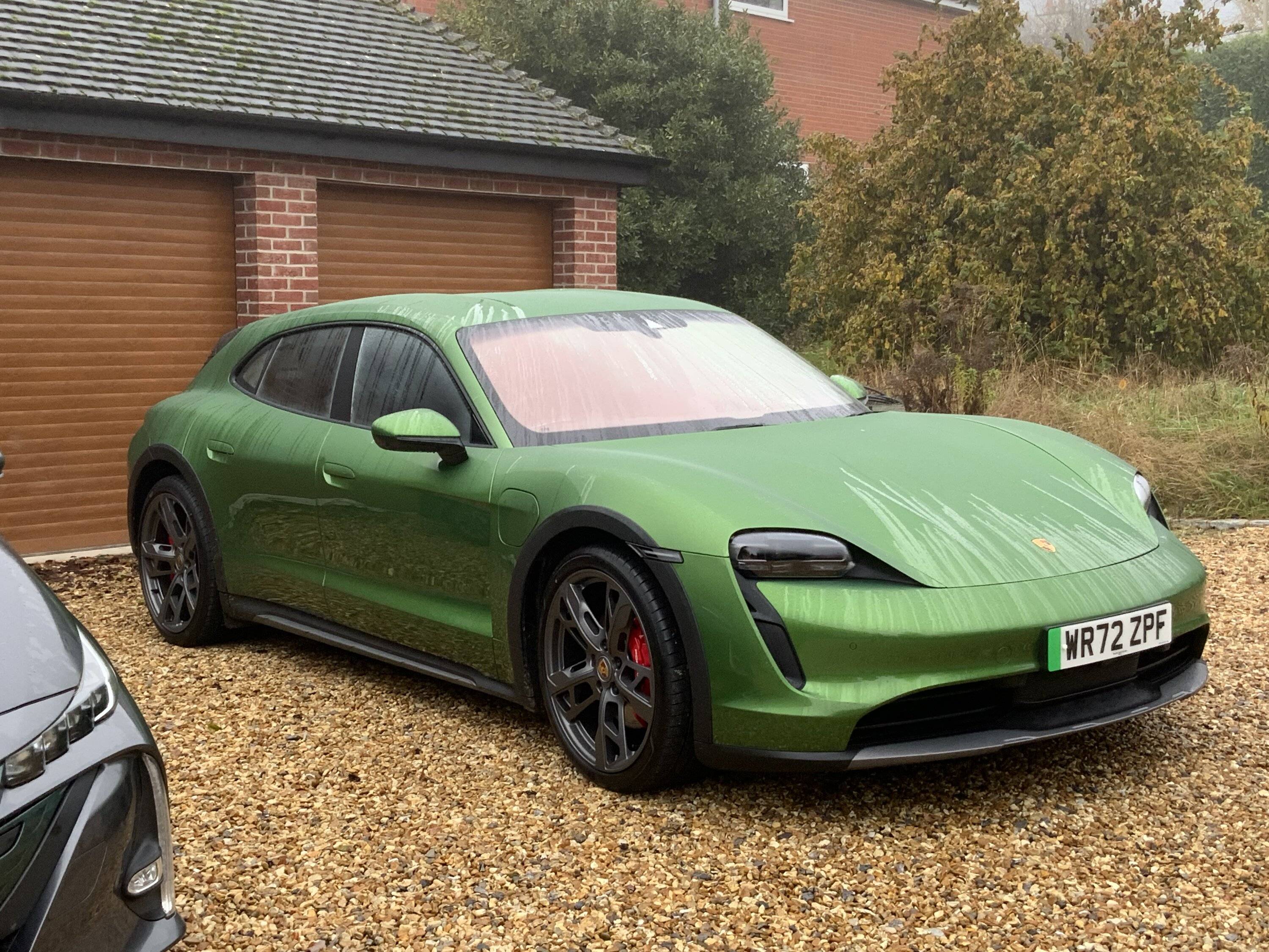 Porsche Taycan MAMBA GREEN Taycan Club 8744B581-3D58-4BE6-A4B7-B72E1663E4B1