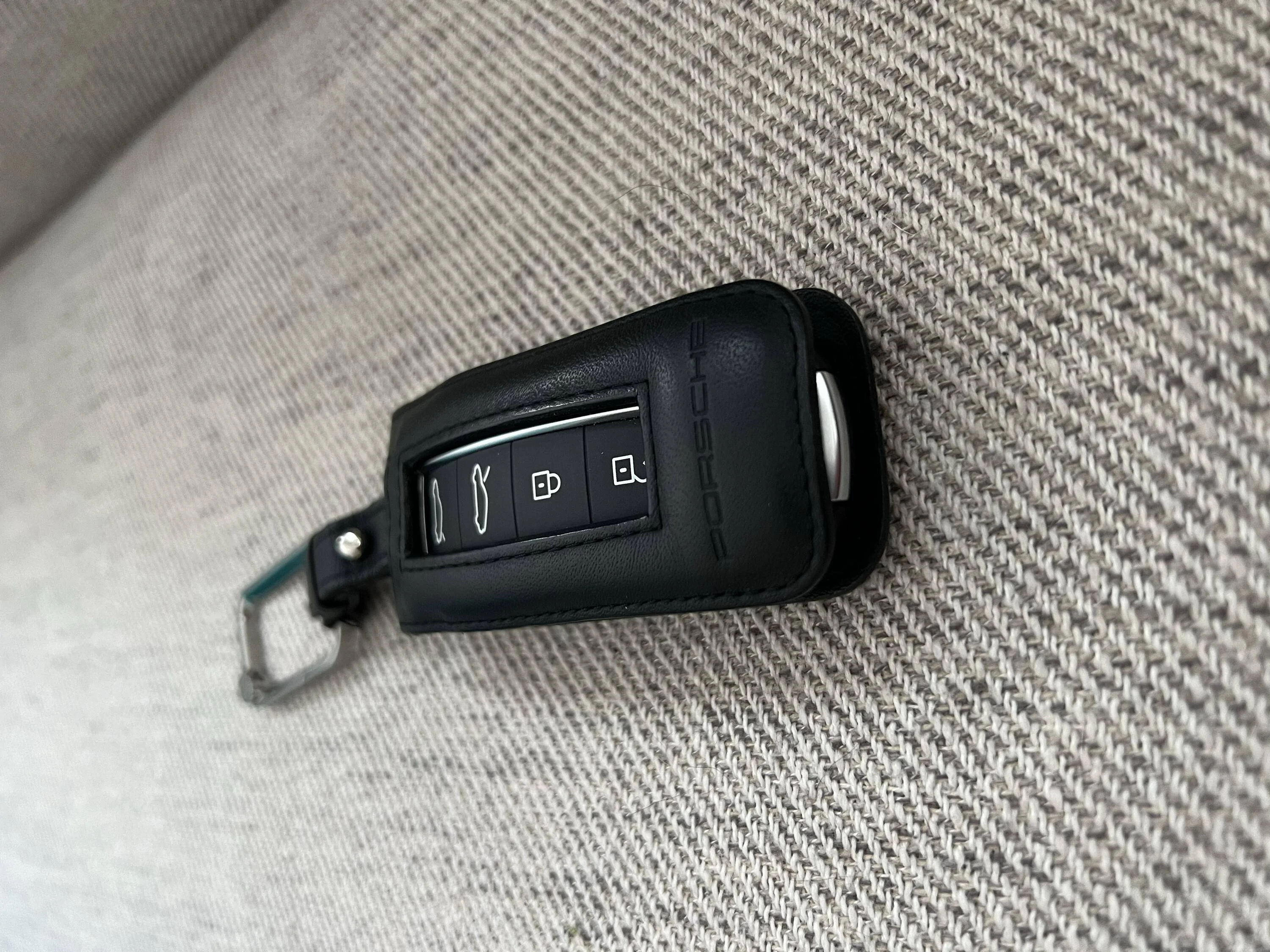 Porsche Taycan Key missing error in the car while driving tempImagejroBPc