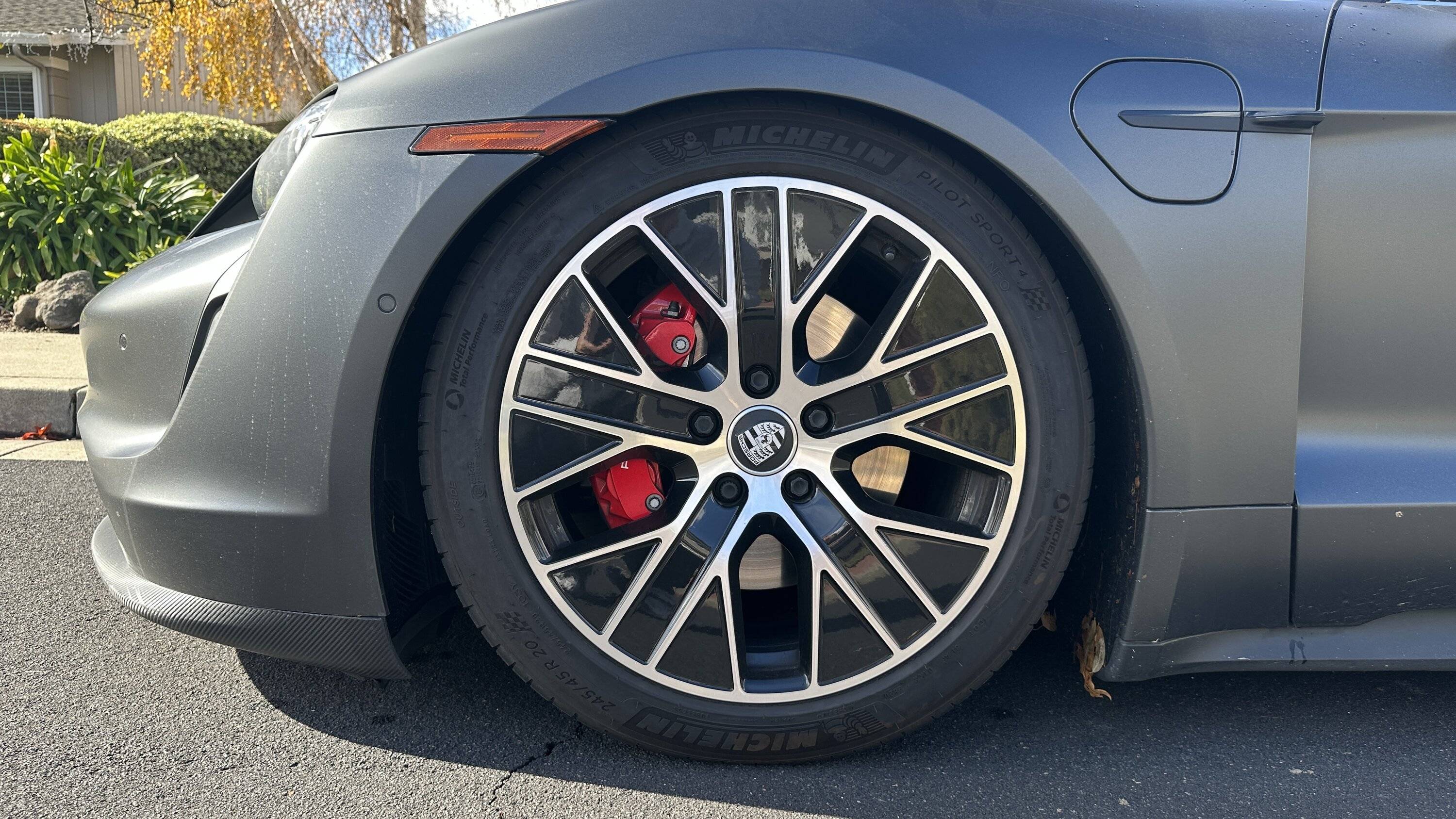 Porsche Taycan Car in lowered position permanently… 5956148D-9E02-4234-8AFA-303D708B421A