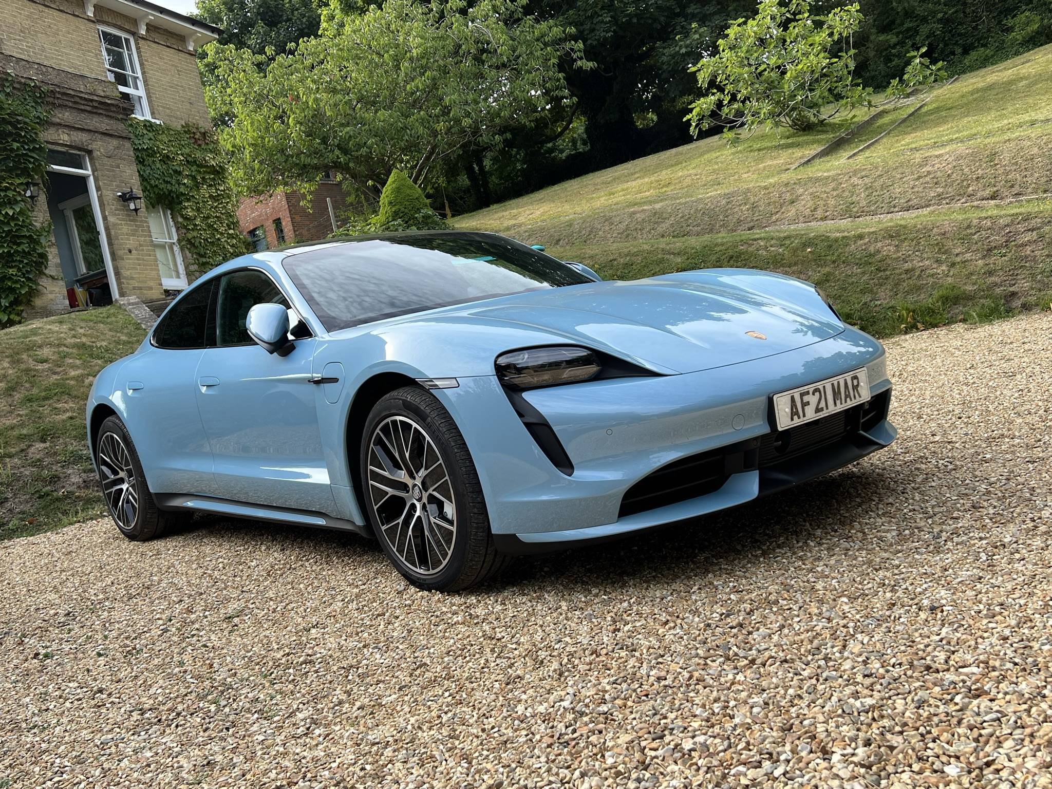 Porsche Taycan FROZEN BLUE Taycan Club 8DC1D527-BB6D-40D3-985F-A992E8763450