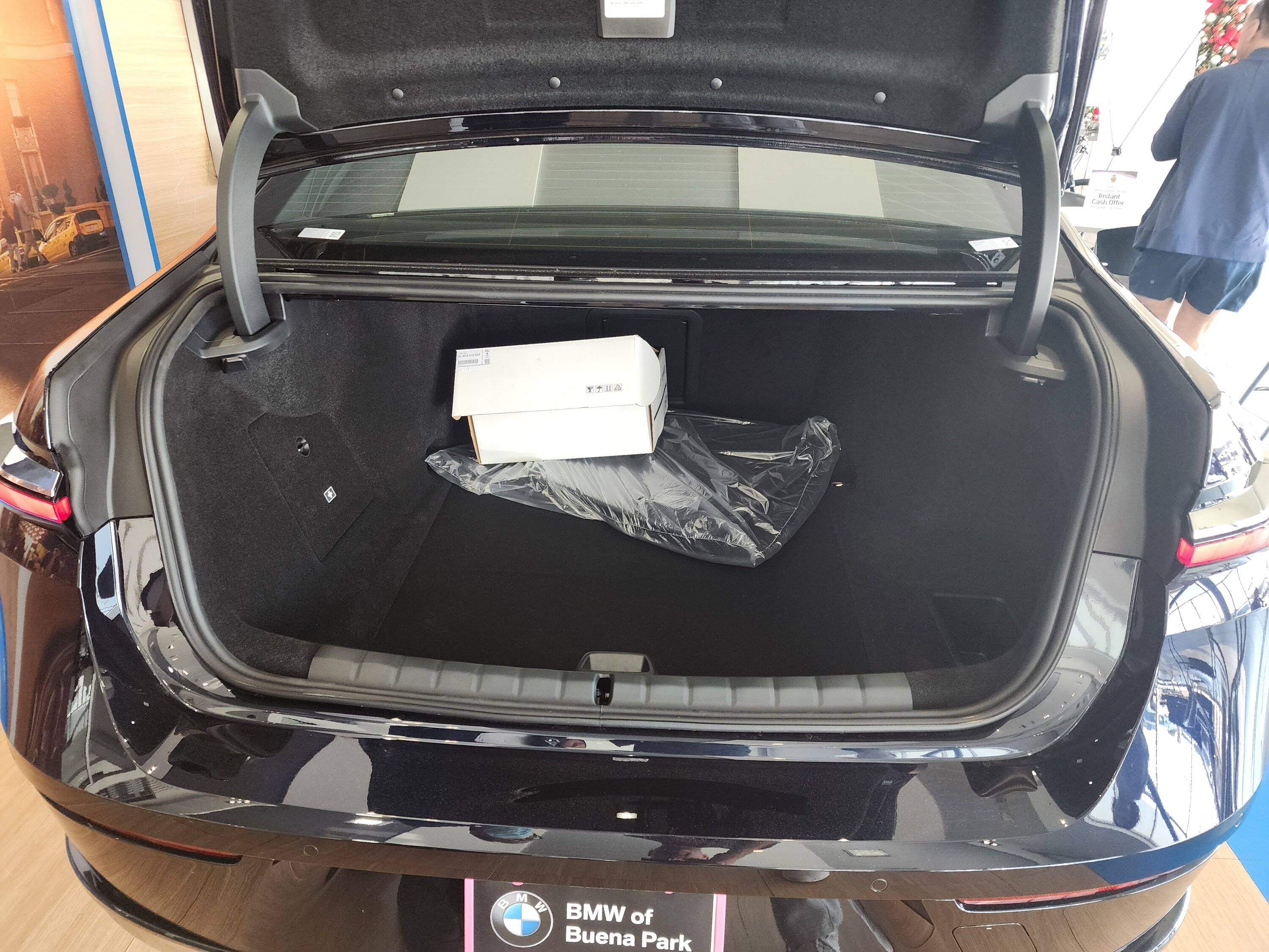 Porsche Taycan BMW i7 20221203_125241