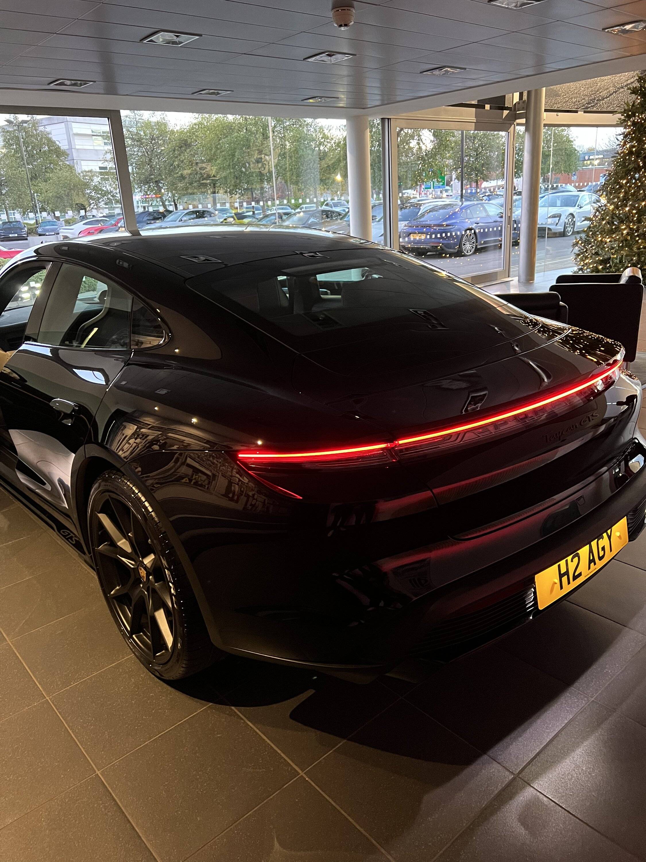 Porsche Taycan BLACK / JET BLACK Taycan Club 9218CF56-19D4-4CA8-9E51-17CAEB891813