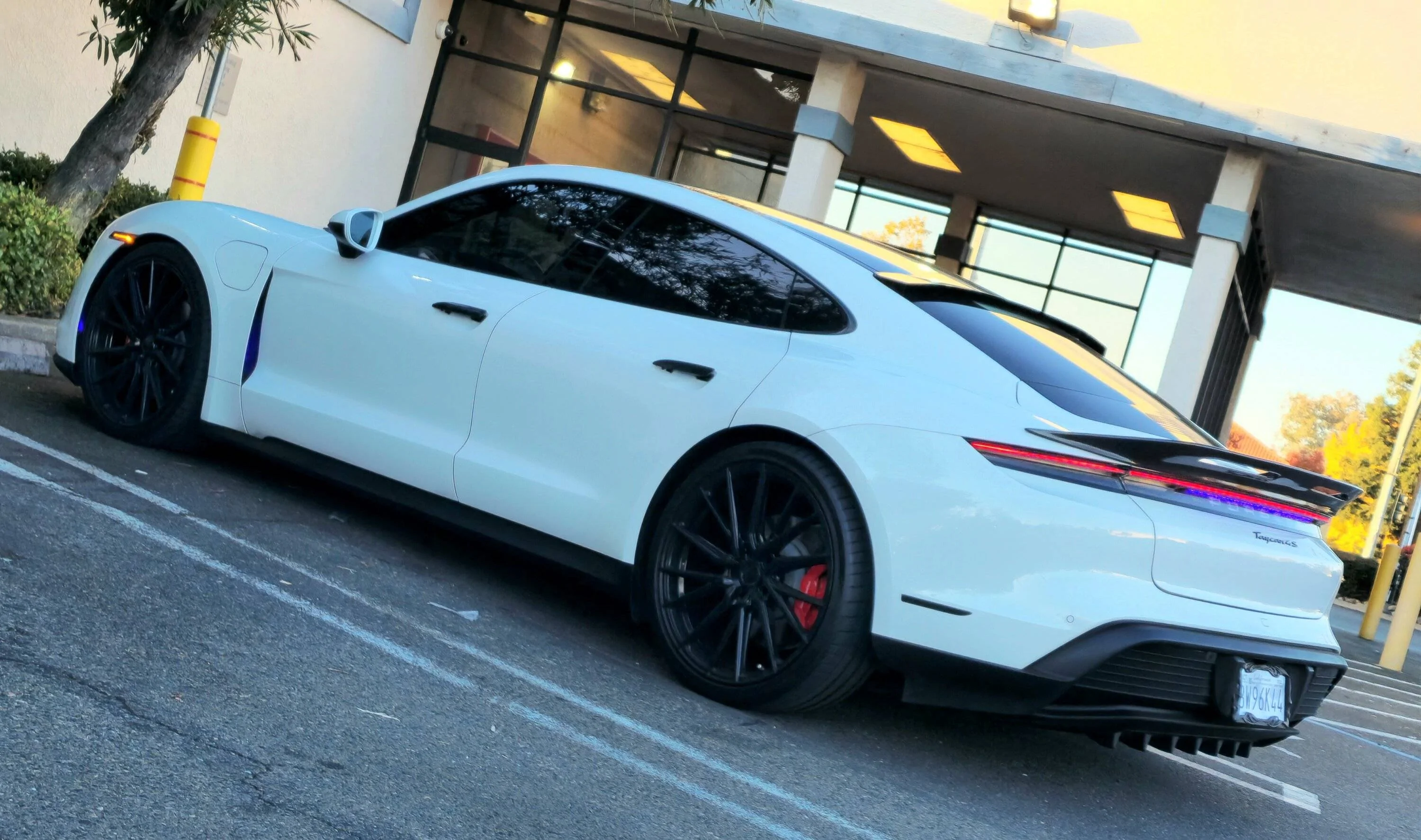 Porsche Taycan Photo Request: High Gloss Black Door Handles 20221116_160322