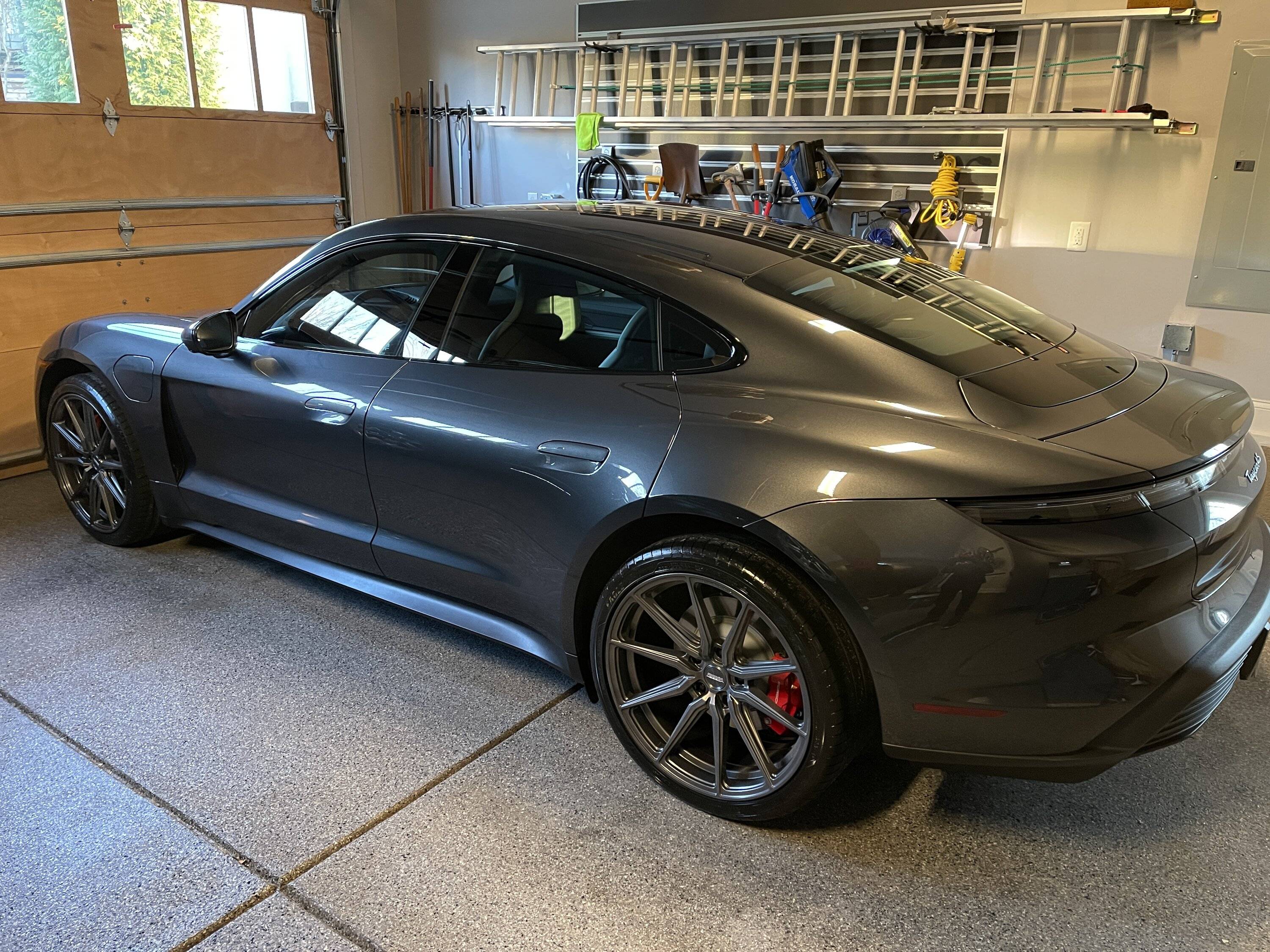 Porsche Taycan 2022 Taycan Turbo Aero Wheels and Tires - For sale 588988A9-28F2-4265-95CE-A9AB91105C97