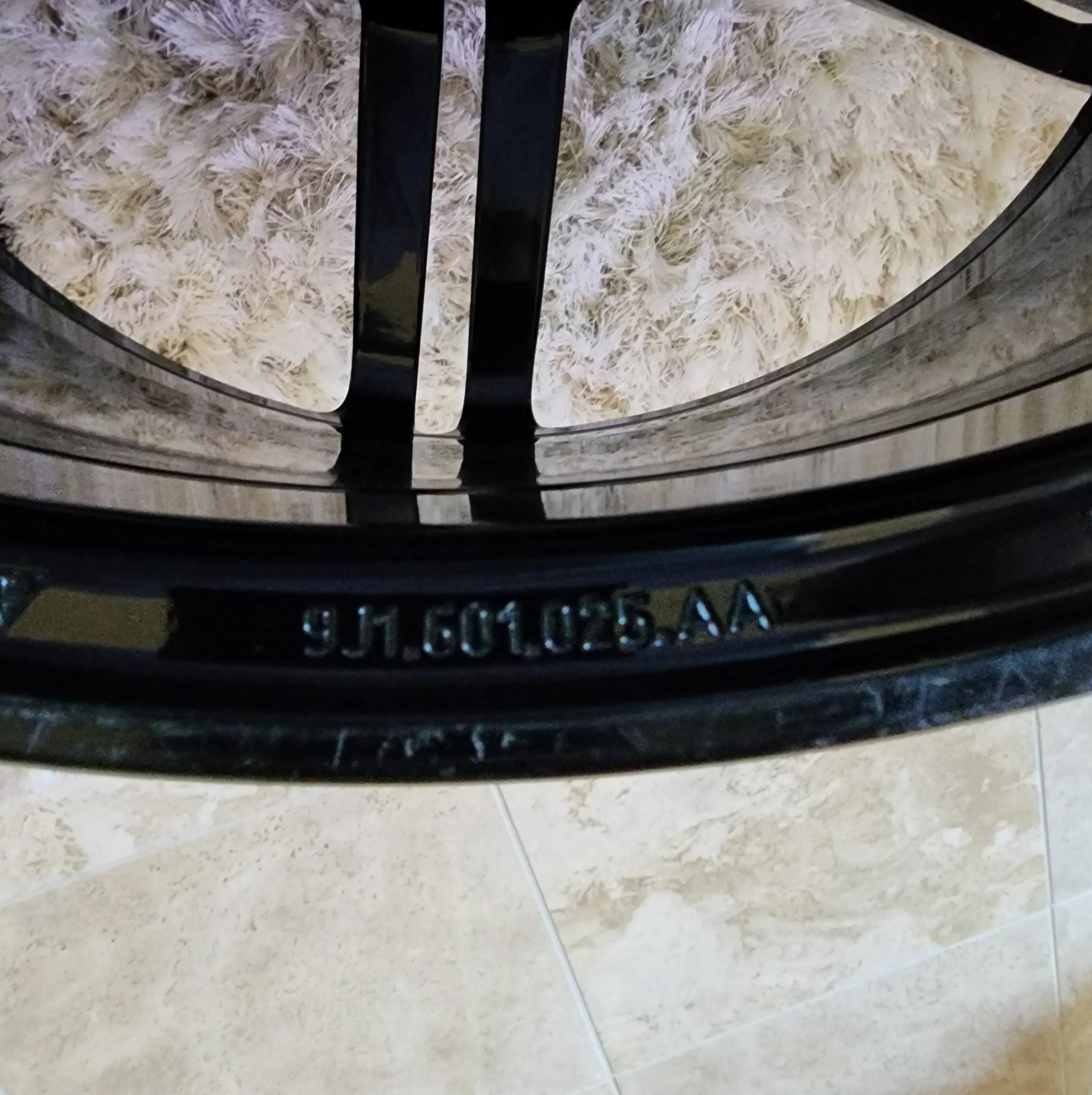 Porsche Taycan Taycan 21x9.5 Mission E front wheel 20221210_090042
