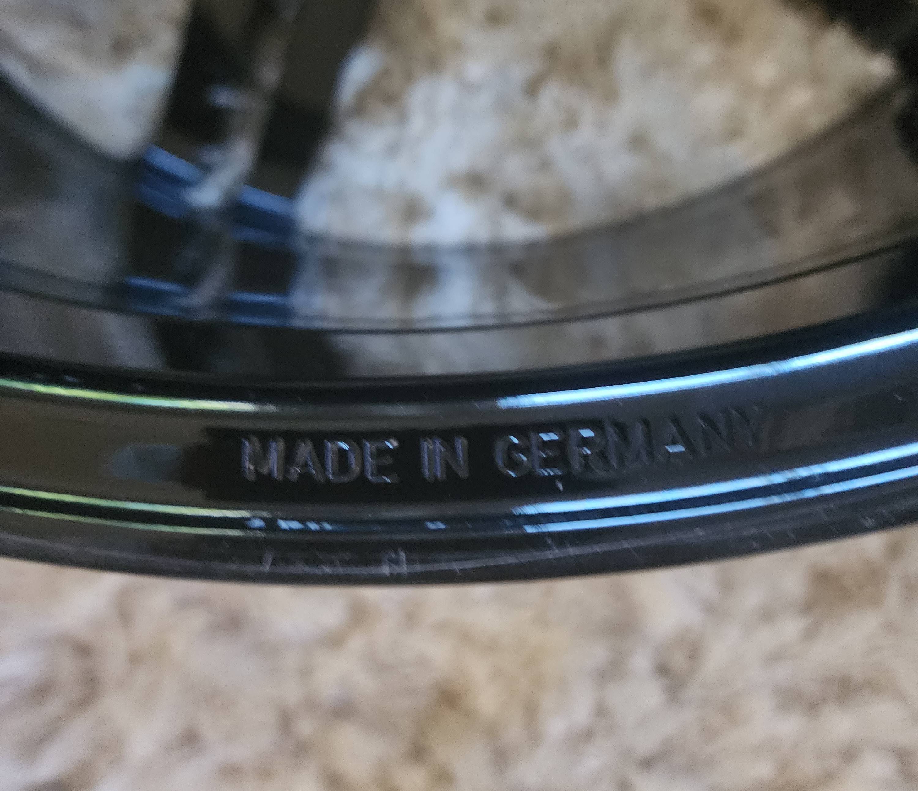 Porsche Taycan Taycan 21x9.5 Mission E front wheel 20221210_090113