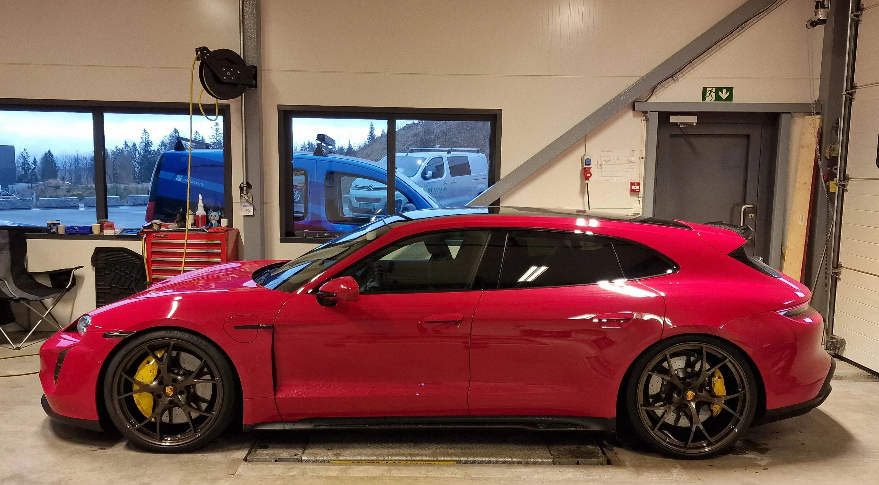 Porsche Taycan 2023 ST GTS  10"22 - 12"23 20221130_110346