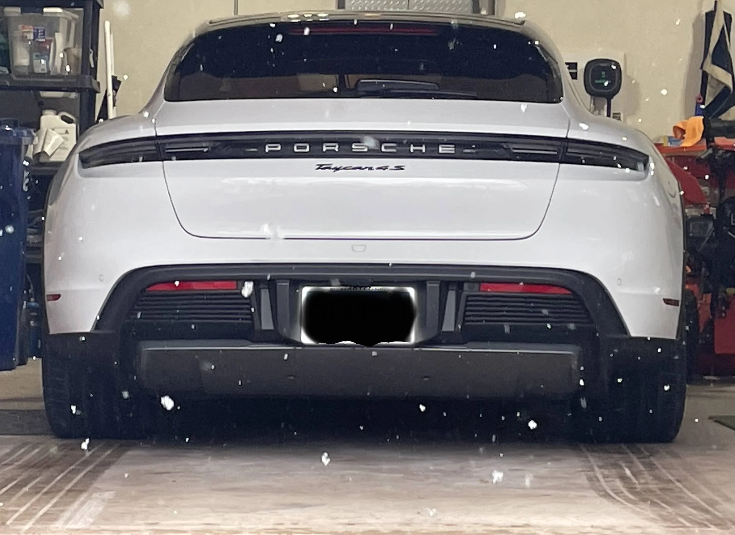 Porsche Taycan It’s snowing ….. 3B1229B5-743B-47F6-99CF-8A81B74AED55