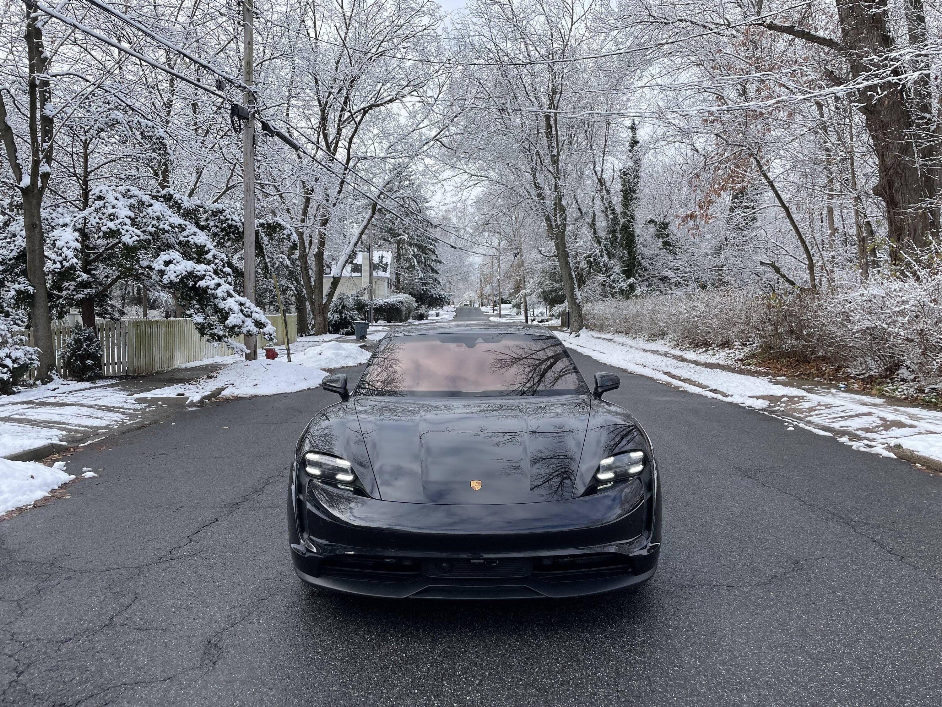 Porsche Taycan It’s snowing ….. IMG_8650