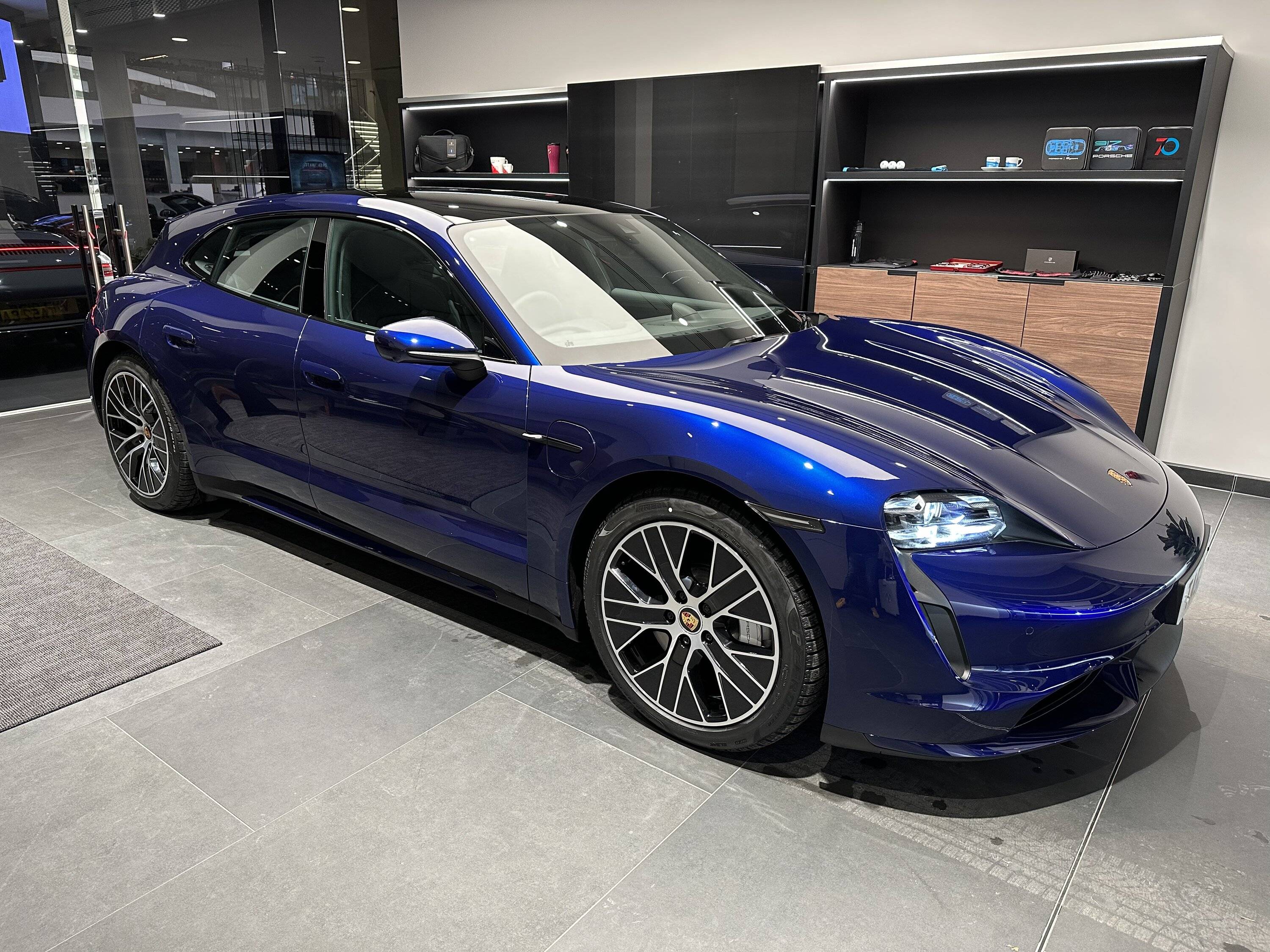 Porsche Taycan Taycan Turbo Sport Turismo arrives in the cold and dark! 3F06E0C2-8FFD-40A2-B495-FF254AEA073C