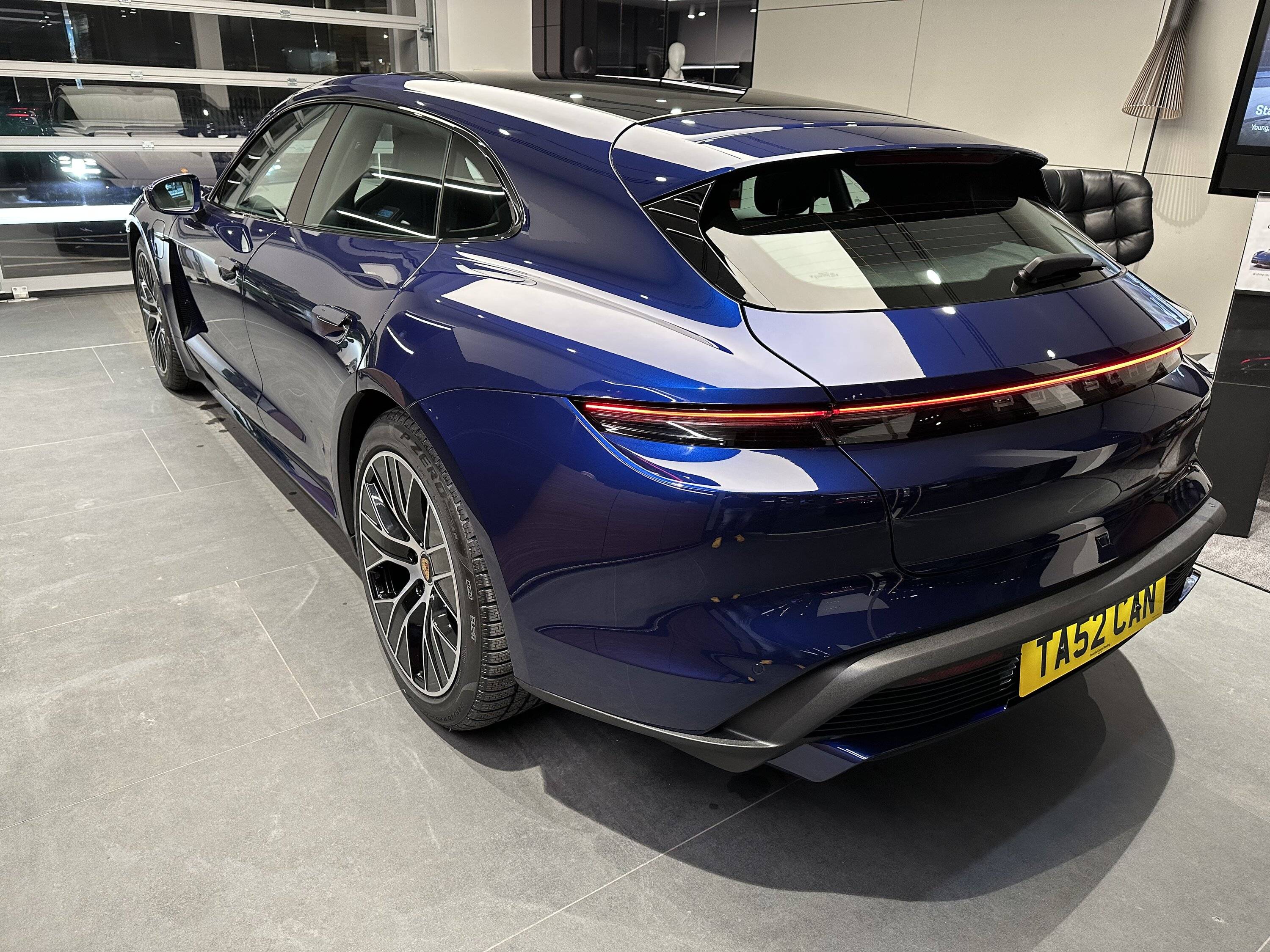Porsche Taycan Taycan Turbo Sport Turismo arrives in the cold and dark! 22F3D9F4-D058-4873-98D3-5D4152E3A159