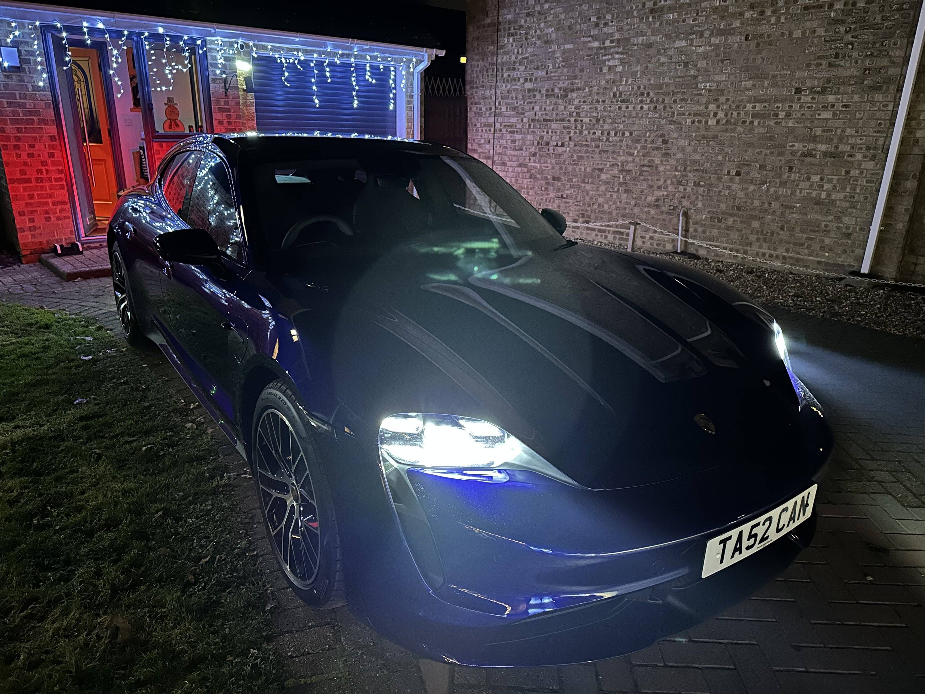 Porsche Taycan Taycan Turbo Sport Turismo arrives in the cold and dark! 0A040096-6EA1-494C-9499-2E9C14807540