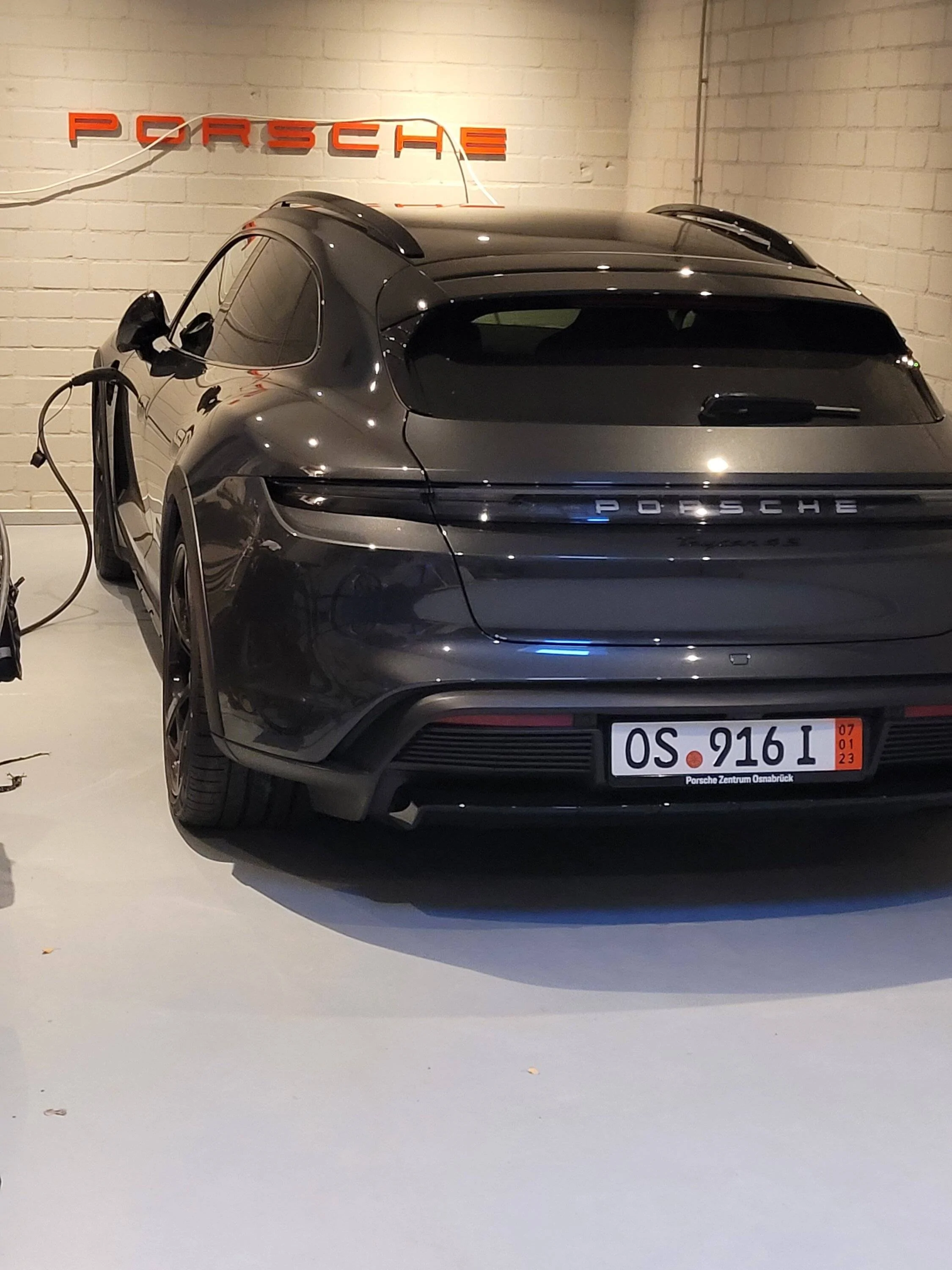 Porsche Taycan VOLCANO GREY Taycan Club 20221210_143800