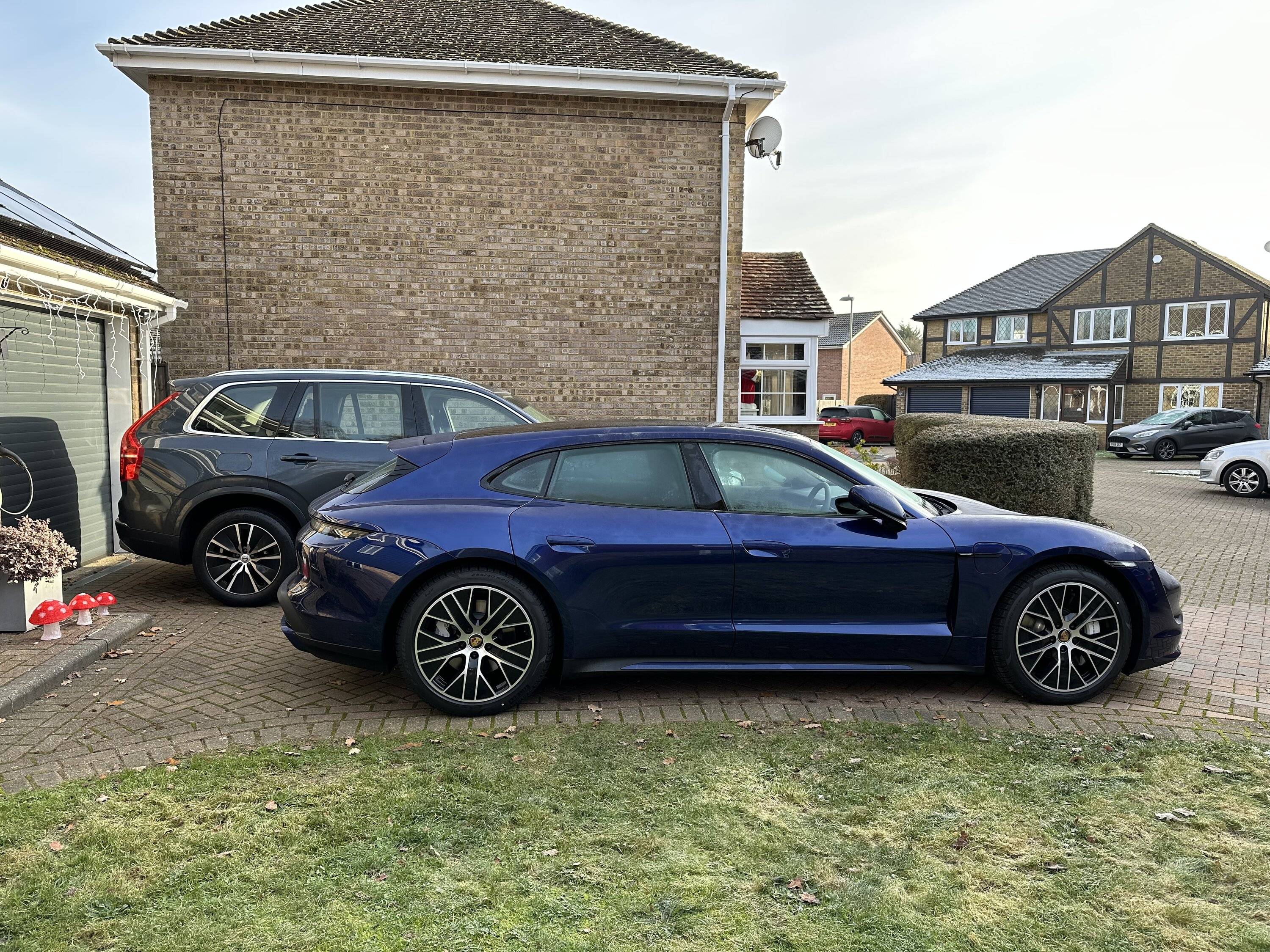 Porsche Taycan Taycan Turbo Sport Turismo arrives in the cold and dark! 0261E793-701F-49A1-8A50-28A25828AD6B