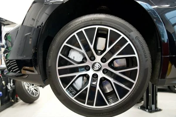 Porsche Taycan OEM Turbo Aero Wheels, Tires, Sensors and Center Caps $1400 shipped driver-frront-400-jpg