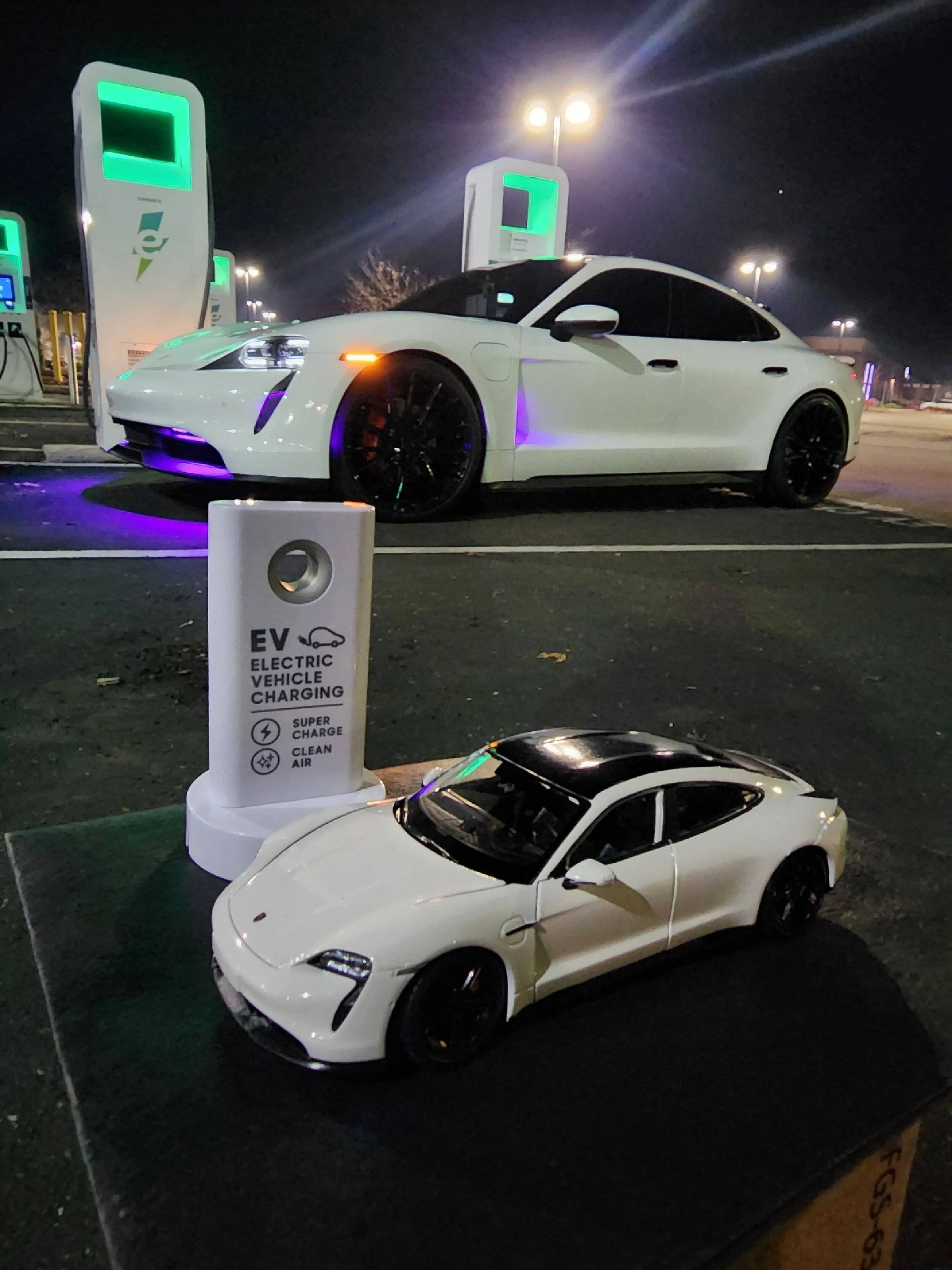 Porsche Taycan Photo Request: High Gloss Black Door Handles 20221212_233711