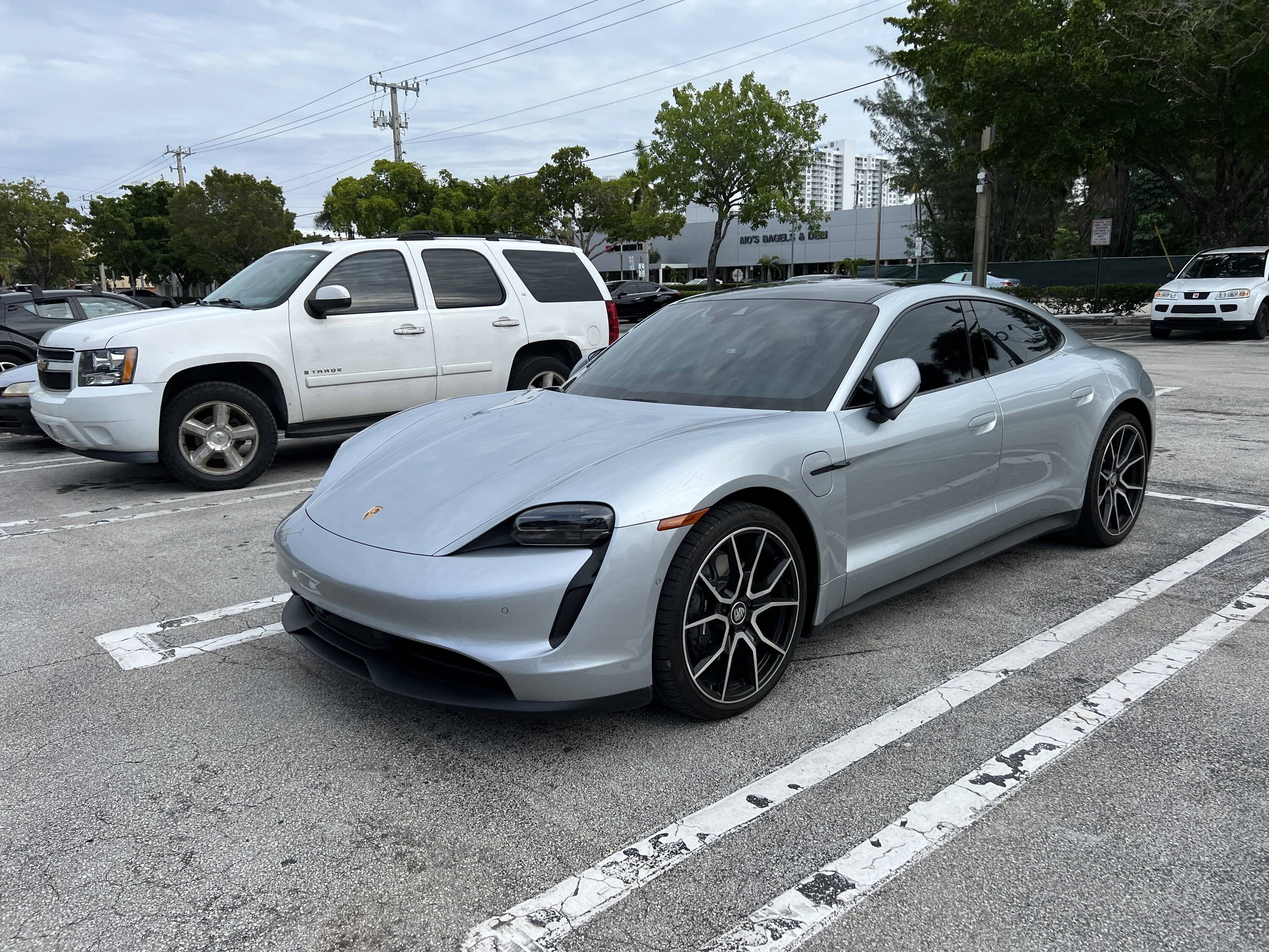 Porsche Taycan Front windshield tint? B3094542-2A58-42F5-879C-E0FF9D4EBFAF