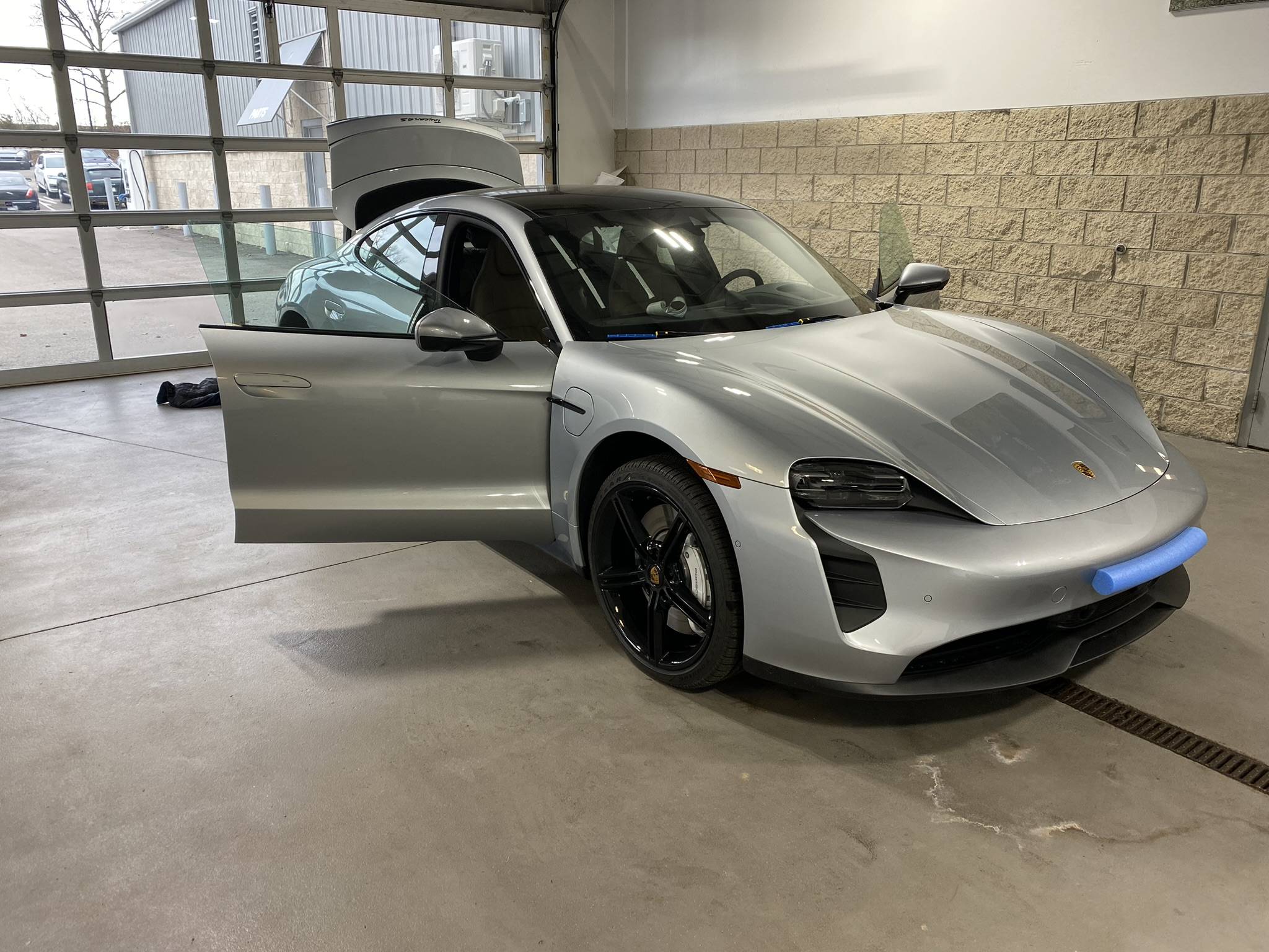 Porsche Taycan Mission E or RS Spyder wheels 259E3F7D-0F91-4640-8A86-6BB8C6E0DC27