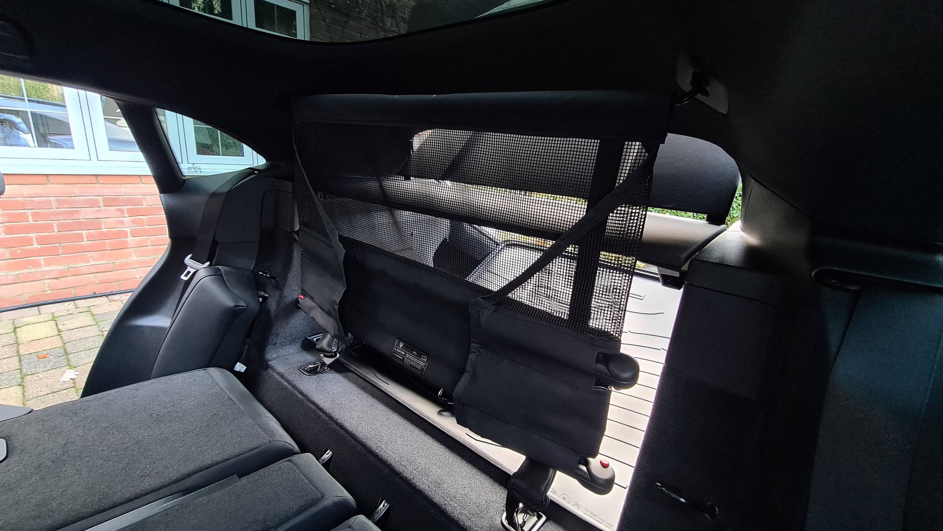 Porsche Taycan Loadspace Partition Net 20221221_131910