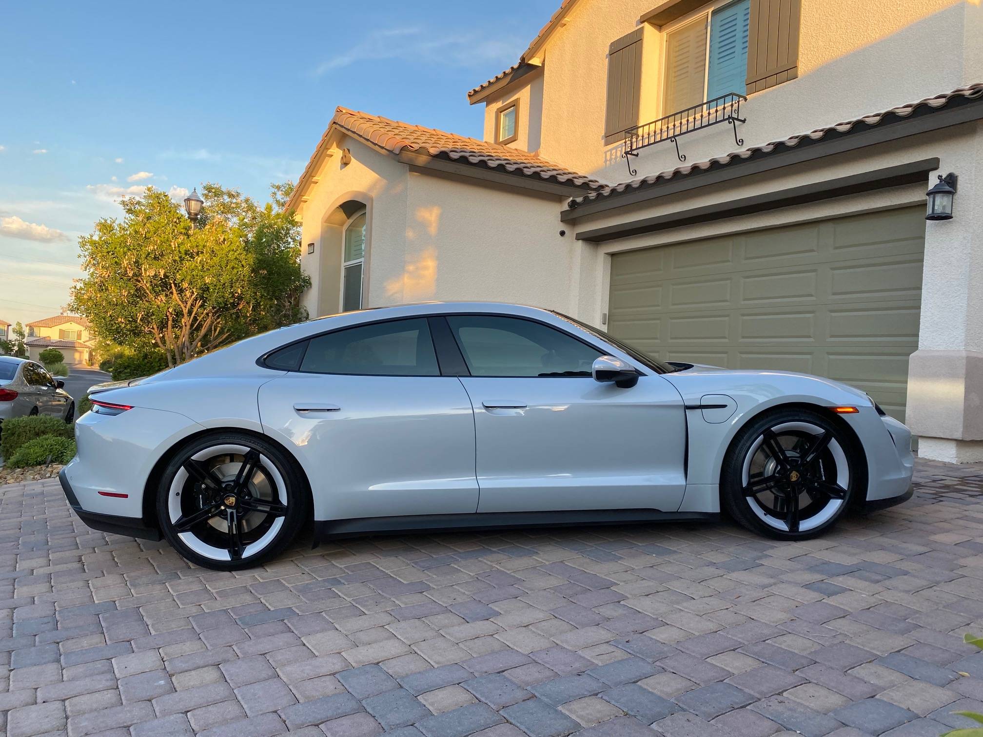 Porsche Taycan Mission E or RS Spyder wheels IMG_0602