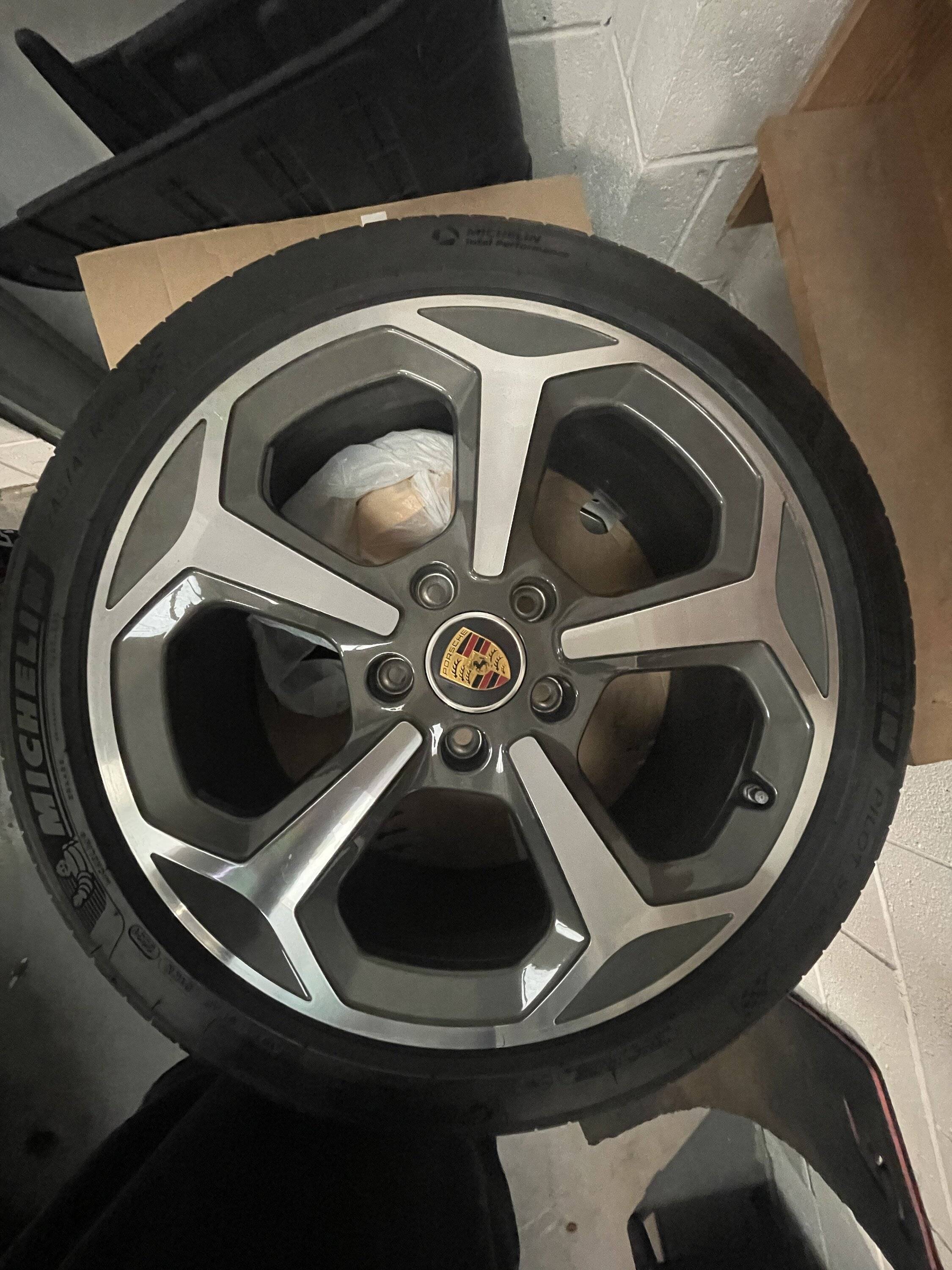 Porsche Taycan wheels tyres 9105D1A9-A8C6-43A1-83A0-ECA4C46FE5AF