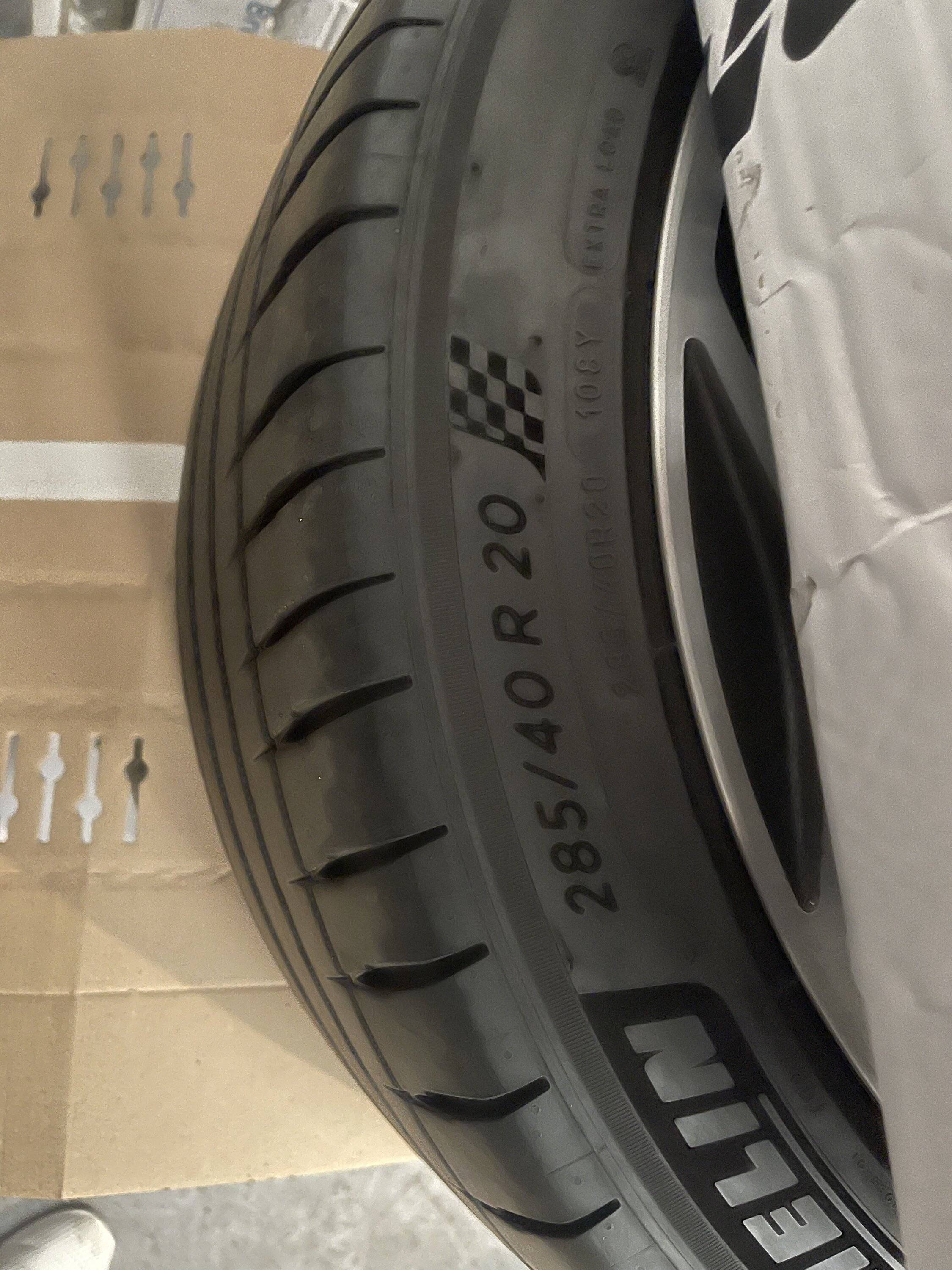 Porsche Taycan wheels tyres 481DA242-6F7B-4276-B17E-A475A547C76C