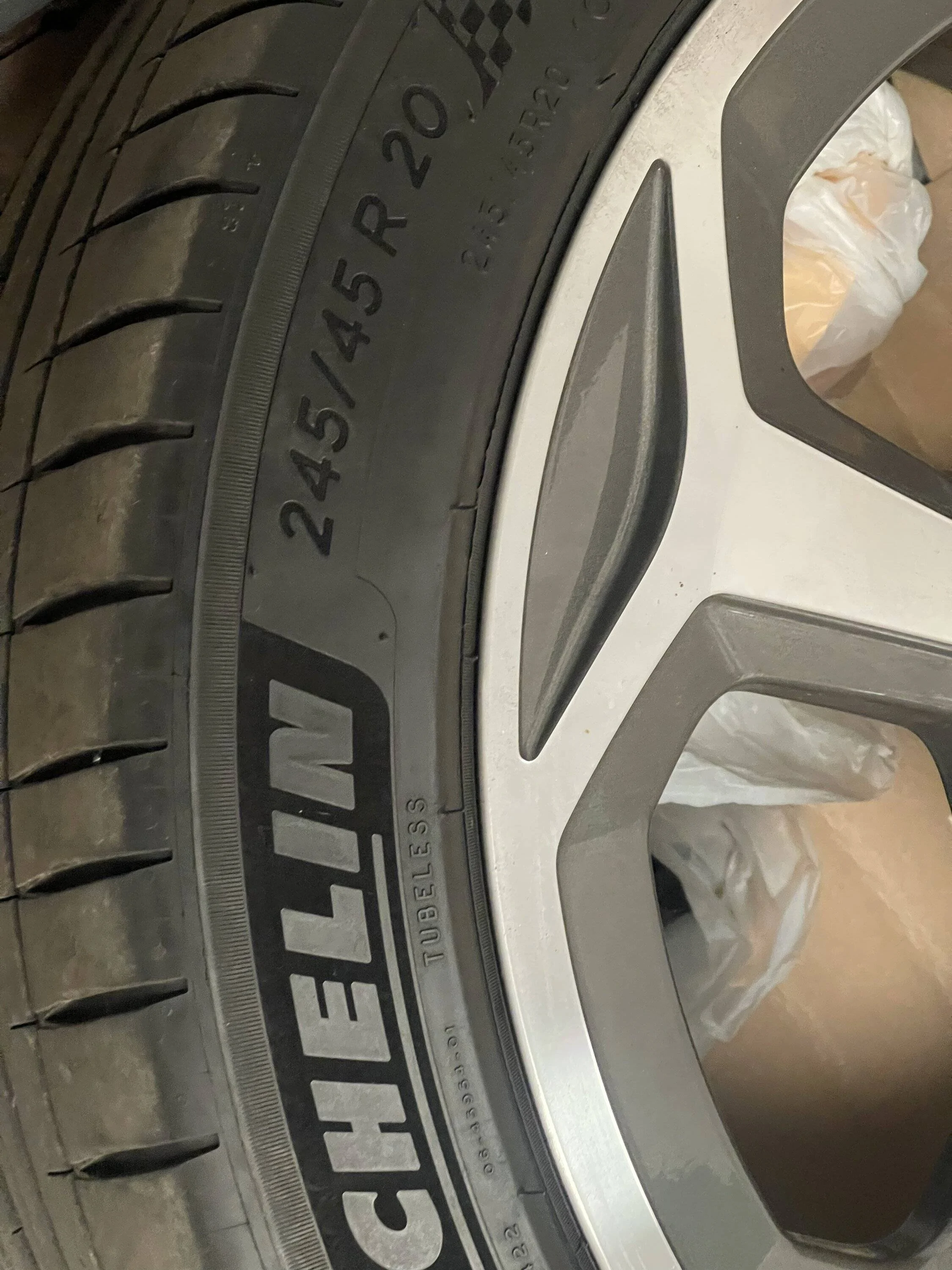 Porsche Taycan wheels tyres 5A1CDDE3-40FC-4F0A-BE82-5A85F3A3BCDF