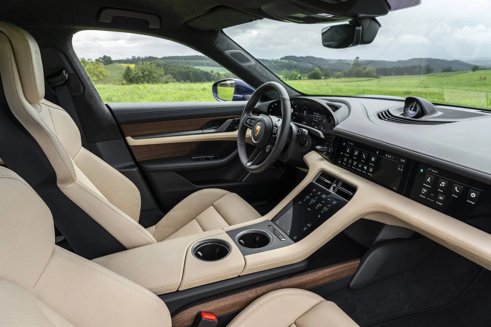Porsche Taycan Bordeaux red interior with Paldao wood trim atacama-wood2