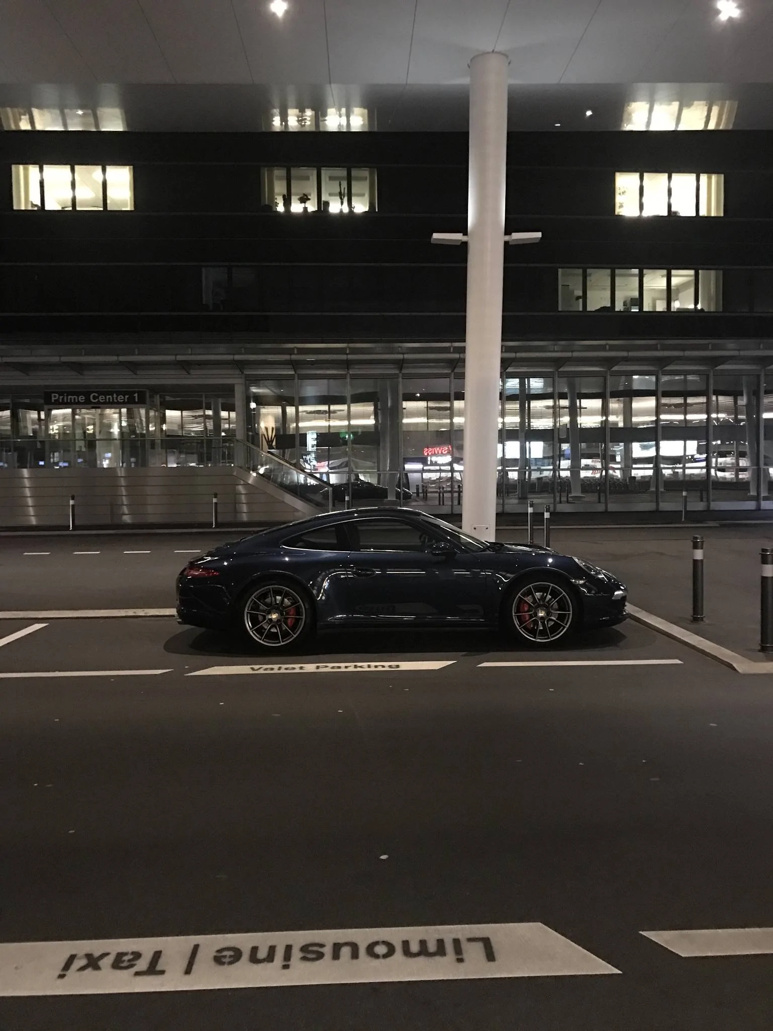 Porsche Taycan Taycan and road bicycles transport options 2F616B8B-E4D2-4EF7-8446-0A82D9A11A4A