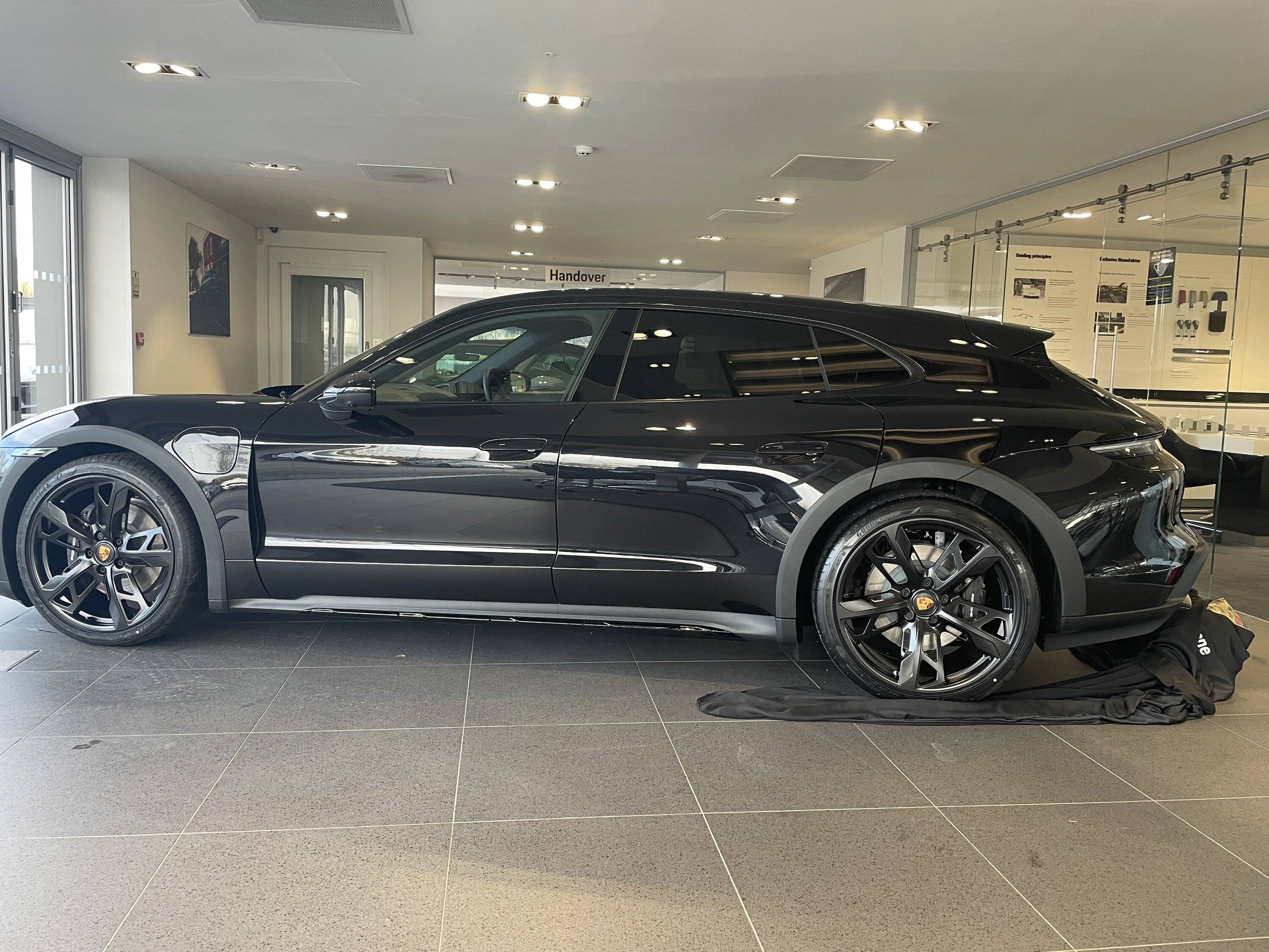 Porsche Taycan BLACK / JET BLACK Taycan Club IMG_2159