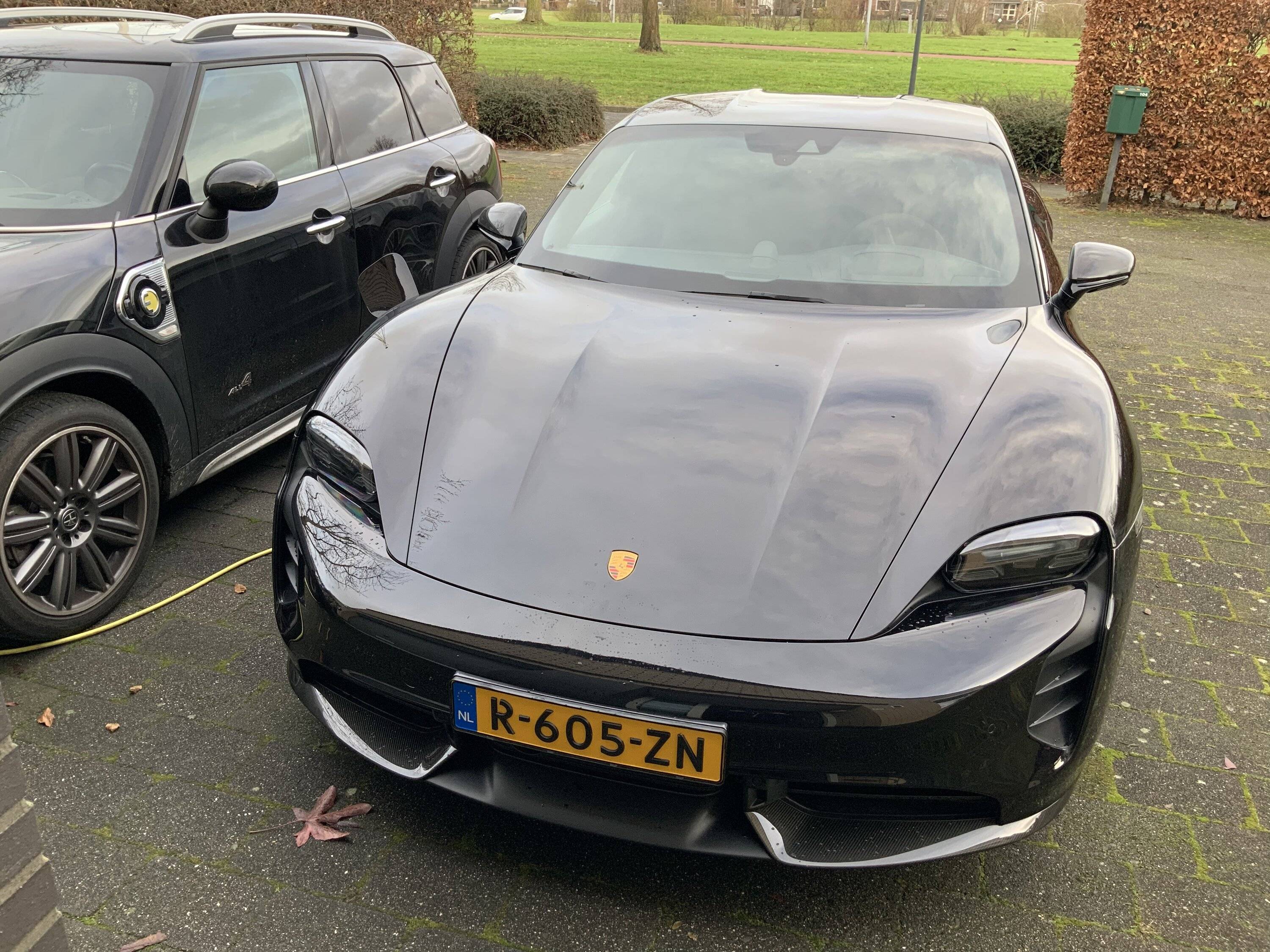 Porsche Taycan BLACK / JET BLACK Taycan Club A426F989-D34D-4962-B6E3-04B46326E29F