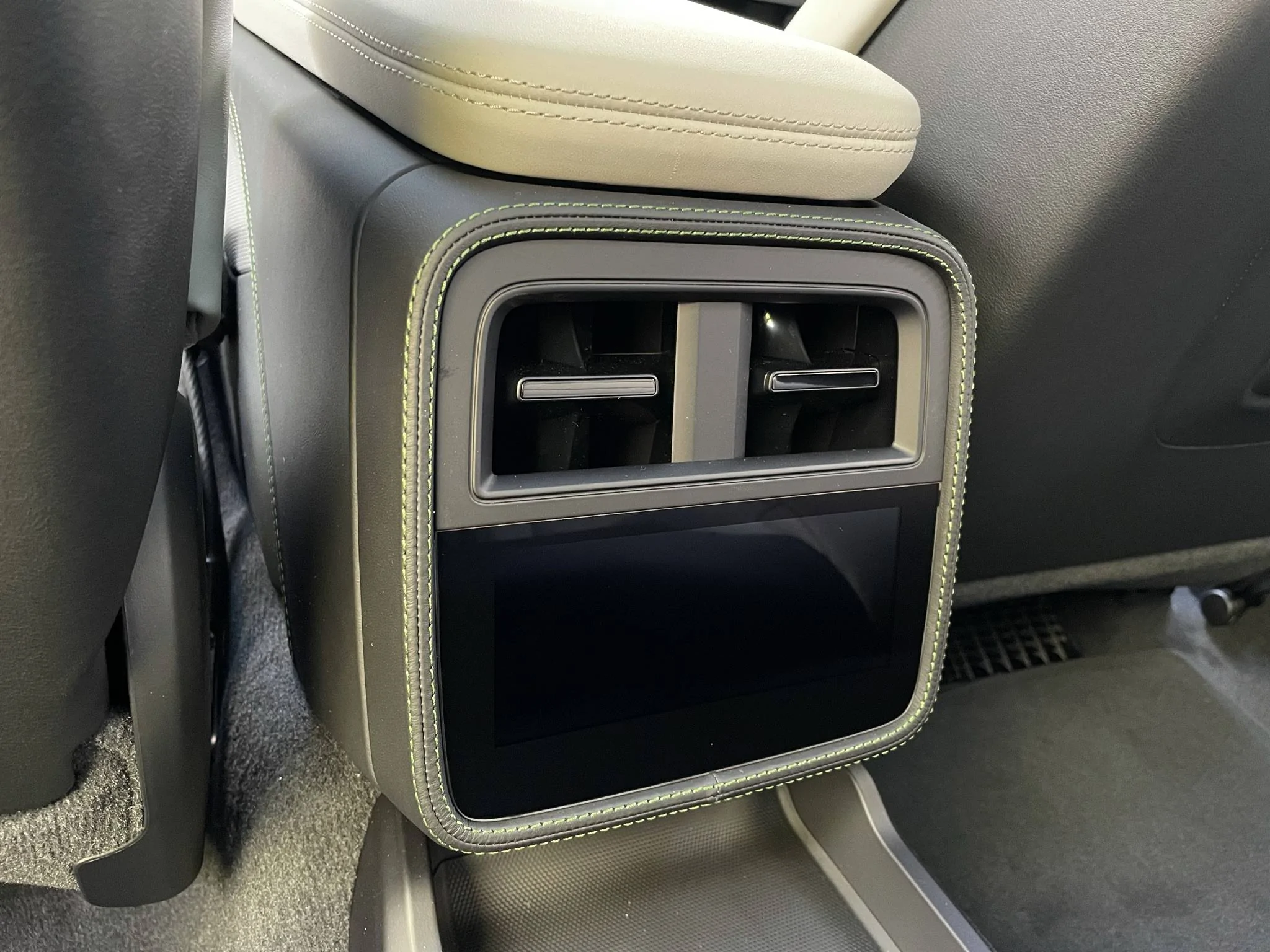 Porsche Taycan Help with interior colors for Mamba Green 92BC0A11-F326-4980-AB6D-140BD7C4ECA6