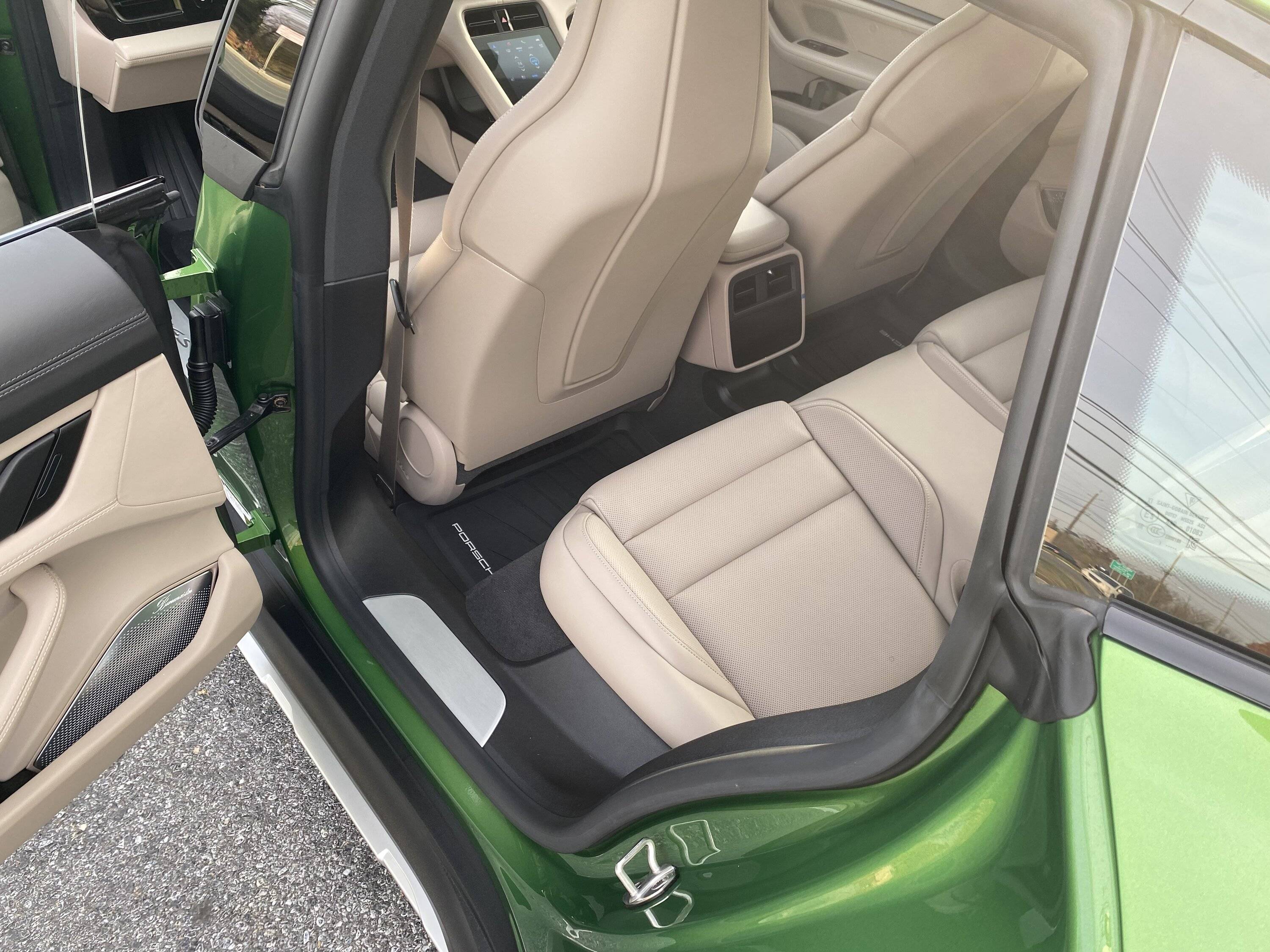 Porsche Taycan Help with interior colors for Mamba Green 1EE3A829-916A-4734-8E95-2FC729D61885