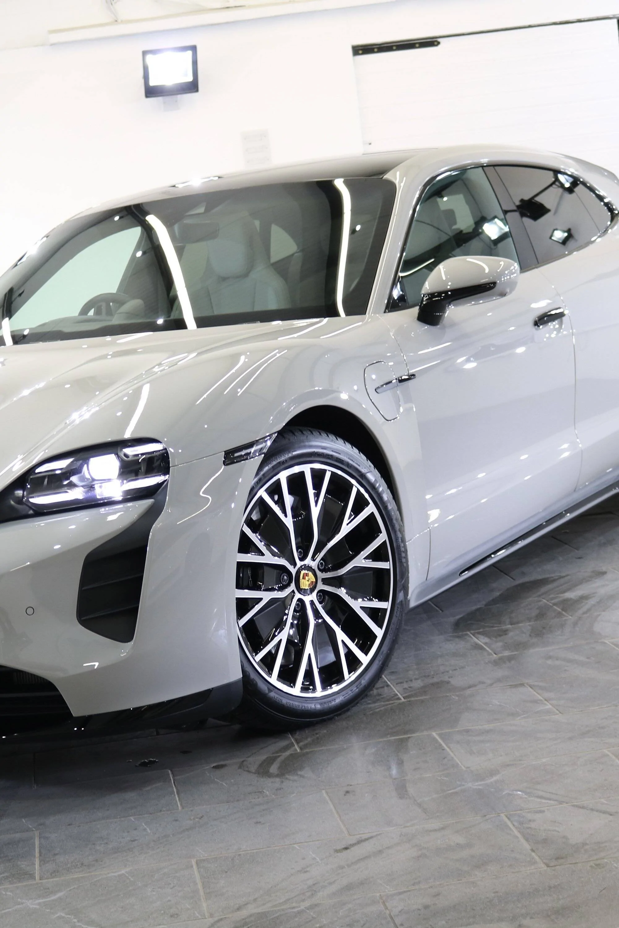 Porsche Taycan CHALK Taycan Club F9DFE111-F508-48DD-803B-C14A2D16B725