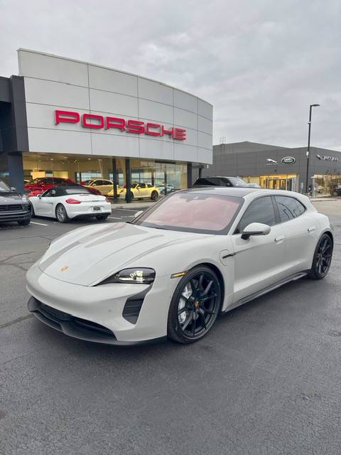 Porsche Taycan CHALK Taycan Club 0C8378AA-FA7B-4247-A709-02DBFA69AFD5