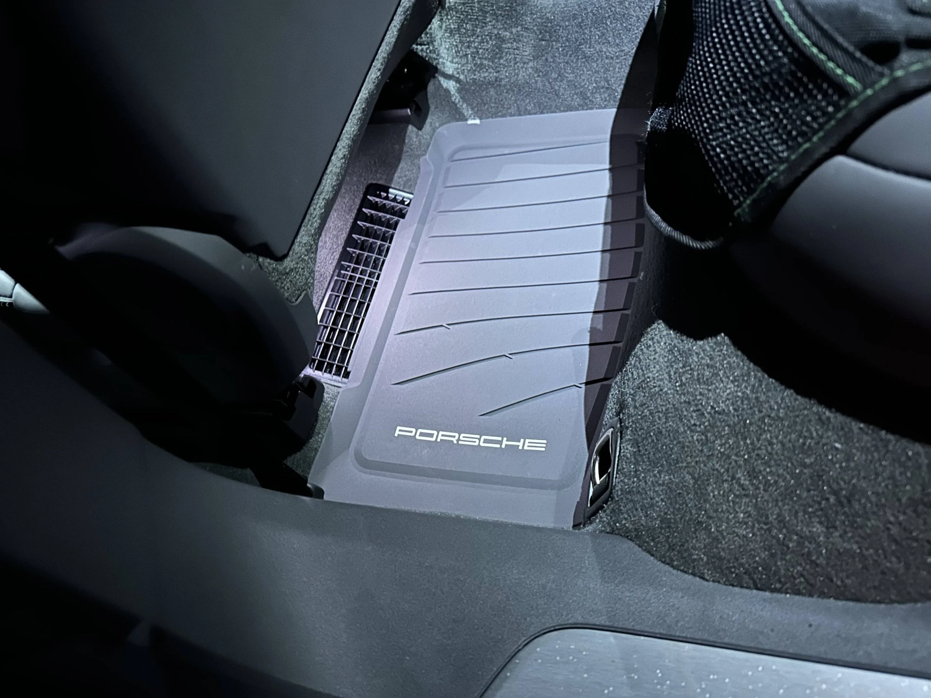 Porsche Taycan Taycan Turbo Sport Turismo arrives in the cold and dark! C91BB262-466E-4FAD-A2C8-536B458961AB