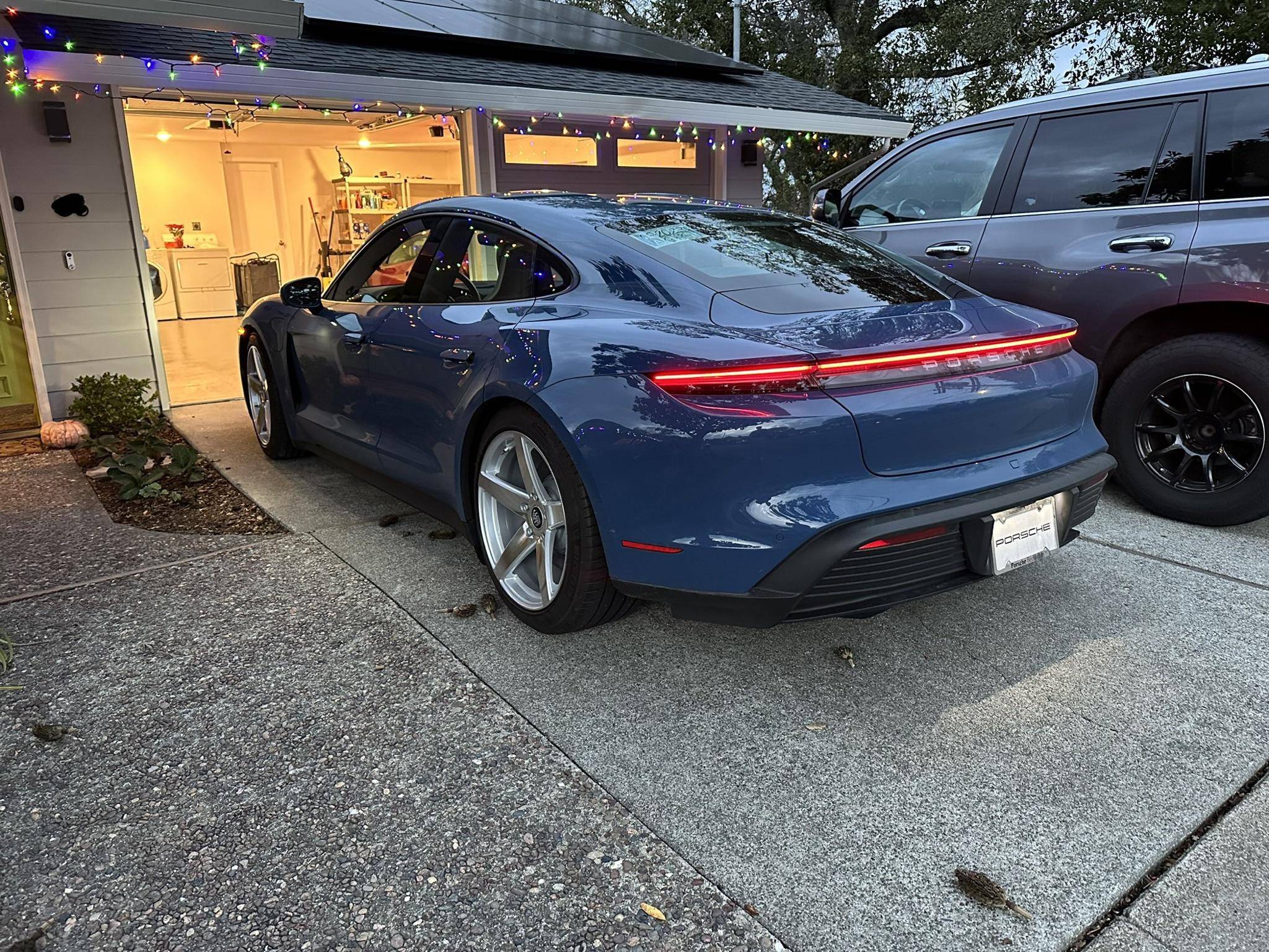 Porsche Taycan December 2022 Deliveries rEkqx9D