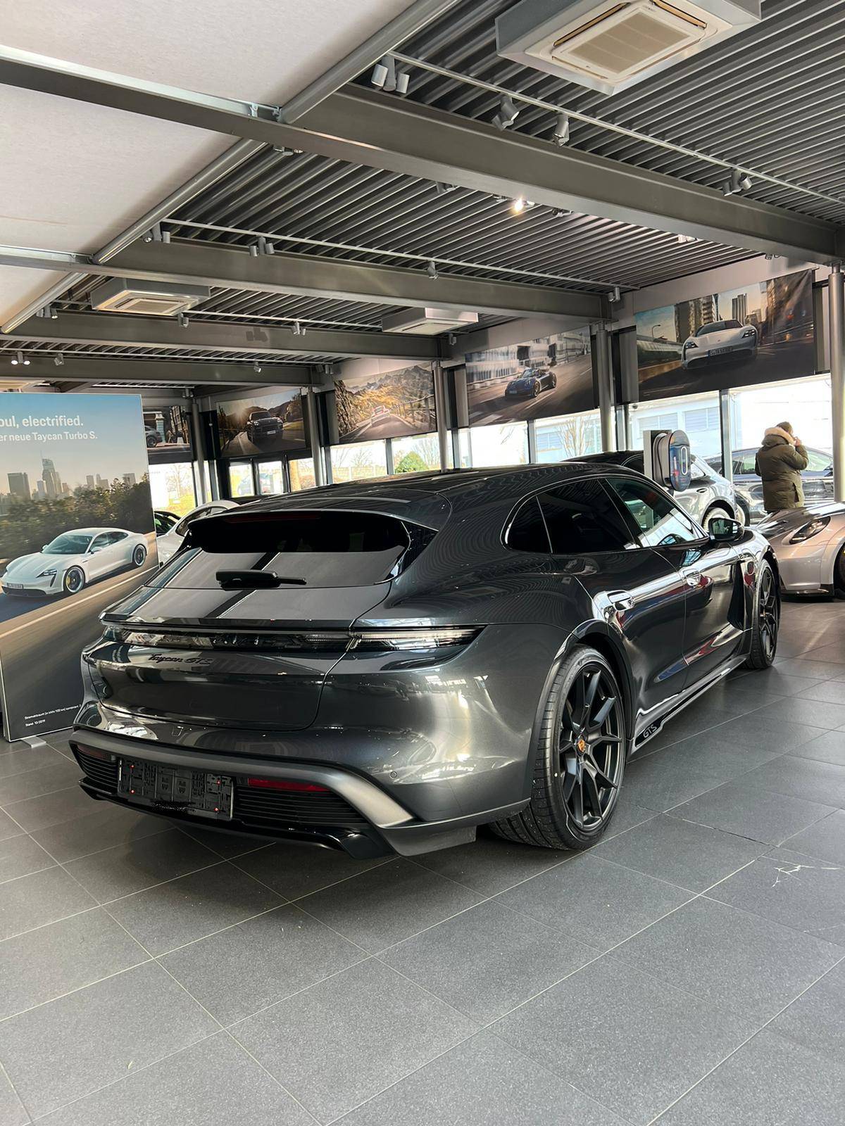 Porsche Taycan VOLCANO GREY Taycan Club 179D1473-F06C-435C-BF97-76D2B14D19E0