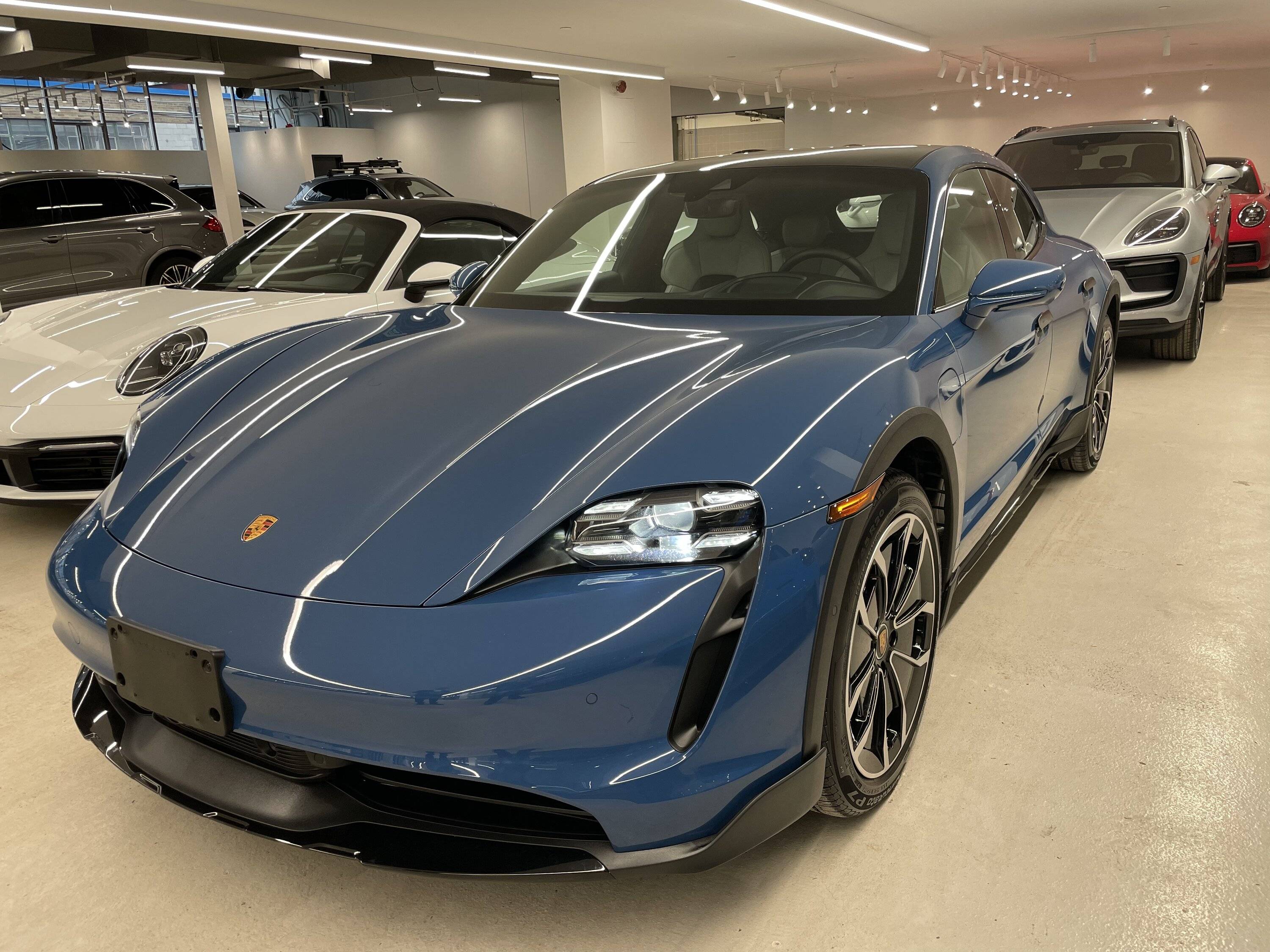 Porsche Taycan NEPTUNE BLUE Taycan Club 92C29293-E168-4CCF-9C37-A90B71CC83BE