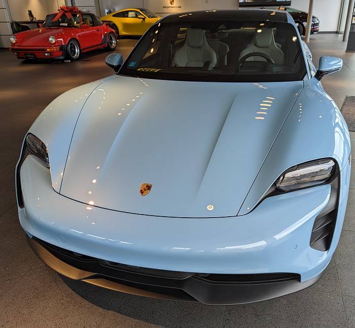 Porsche Taycan FROZEN BLUE Taycan Club GTS_front