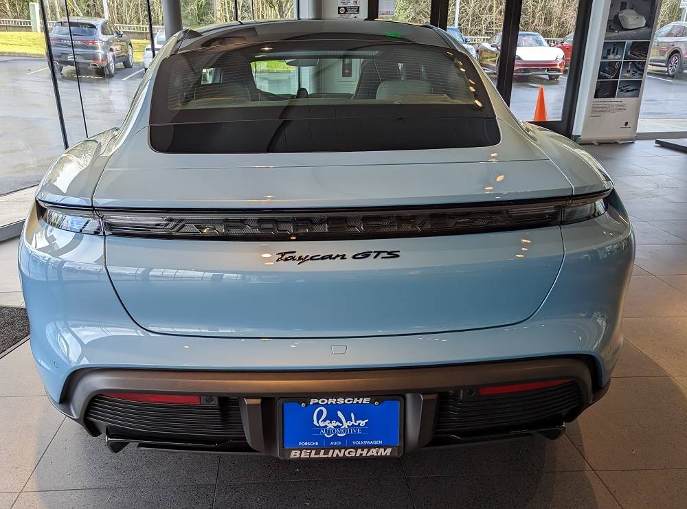 Porsche Taycan FROZEN BLUE Taycan Club GTS_rear