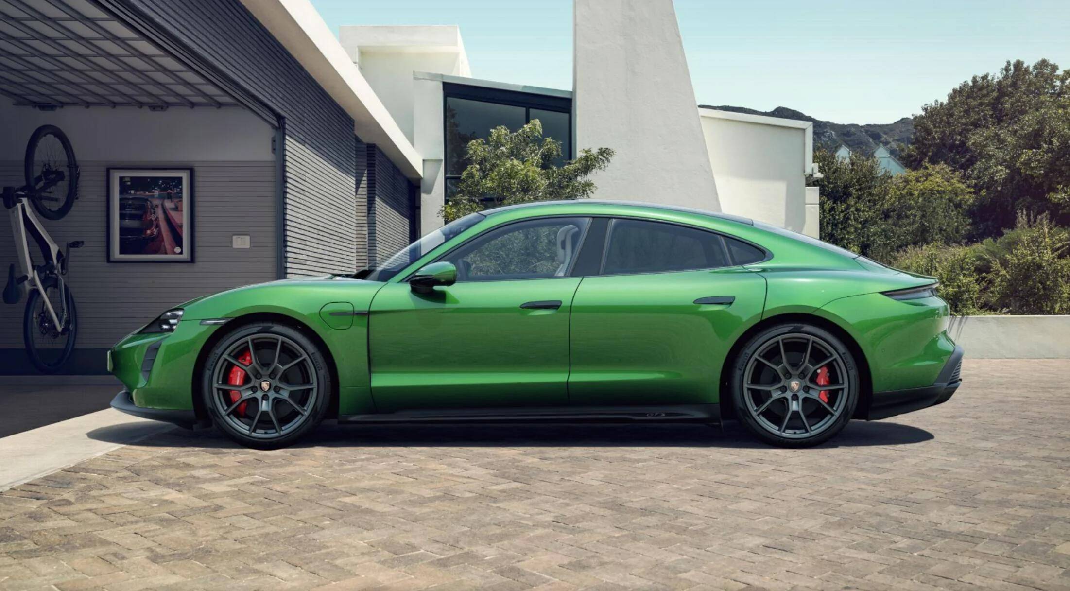 Porsche Taycan Comparing 4S option to GTS option black handles