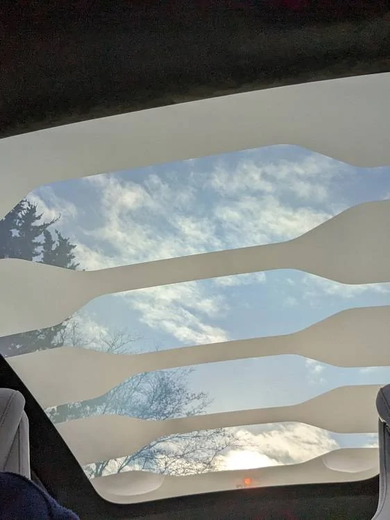 Porsche Taycan Panoramic roof with Variable Light Control (VLC) Pictures inside semi