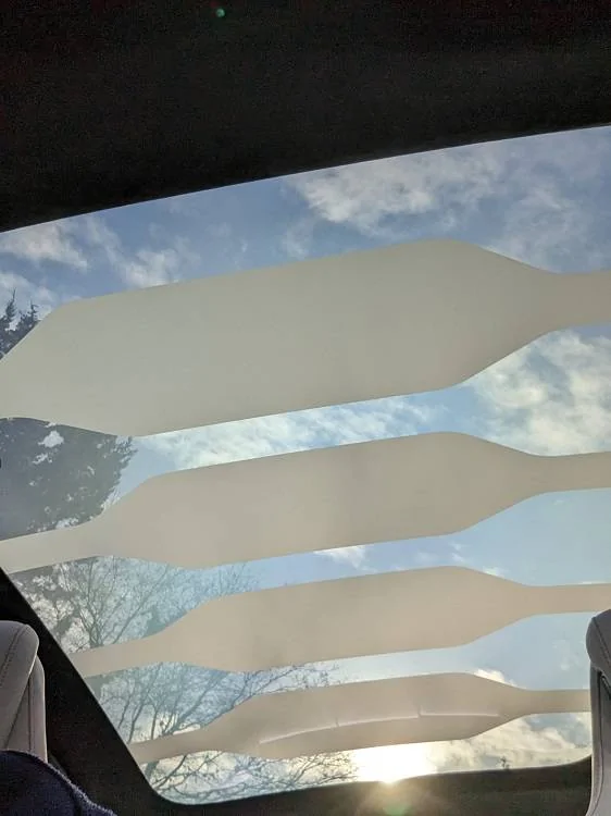 Porsche Taycan Panoramic roof with Variable Light Control (VLC) Pictures inside bold