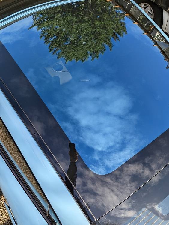 Porsche Taycan Panoramic roof with Variable Light Control (VLC) Pictures outside clear
