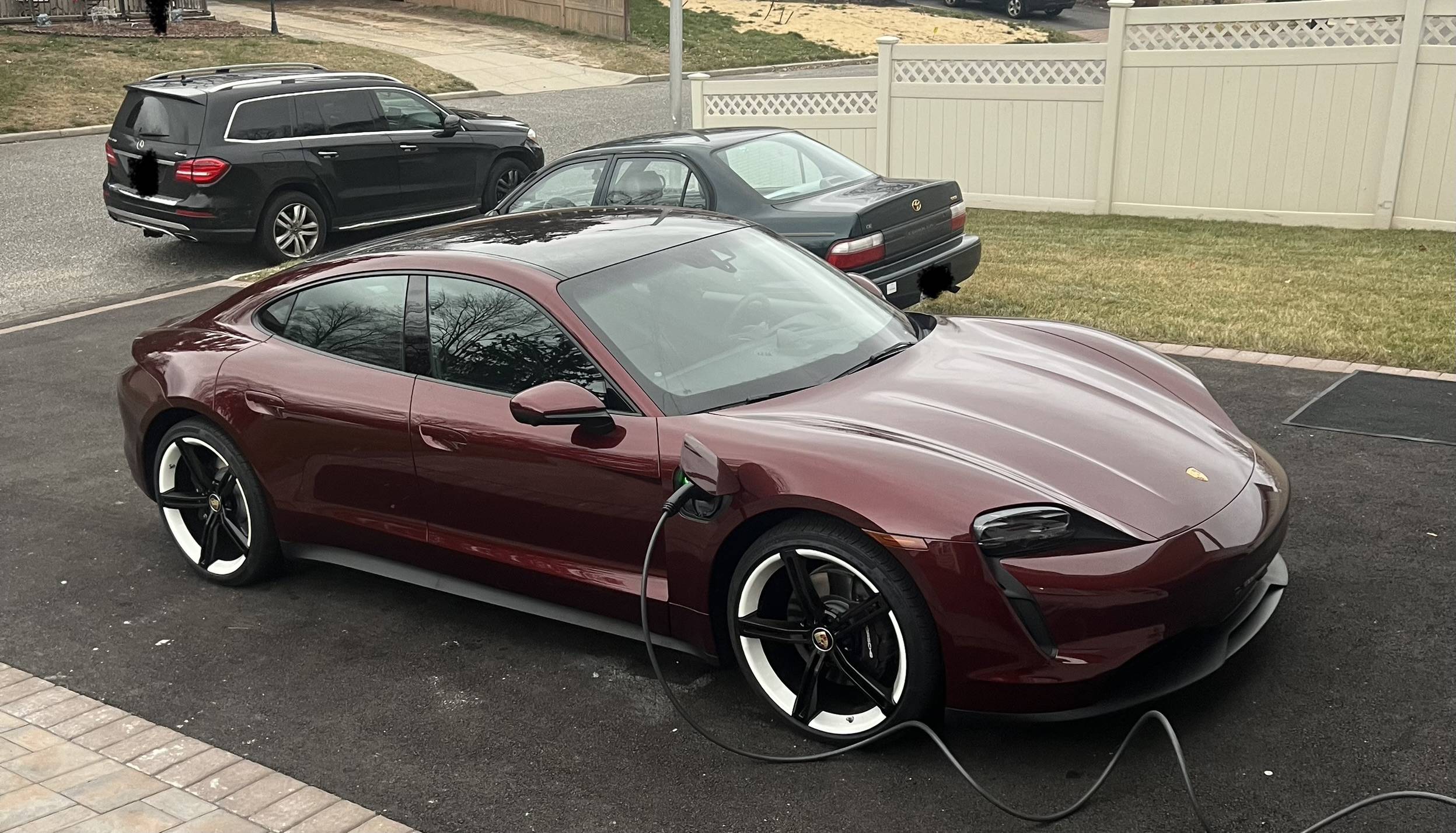 Porsche Taycan CHERRY METALLIC Taycan Club AE72420D-461E-4C72-A6BA-EFC7D3C4BFE2