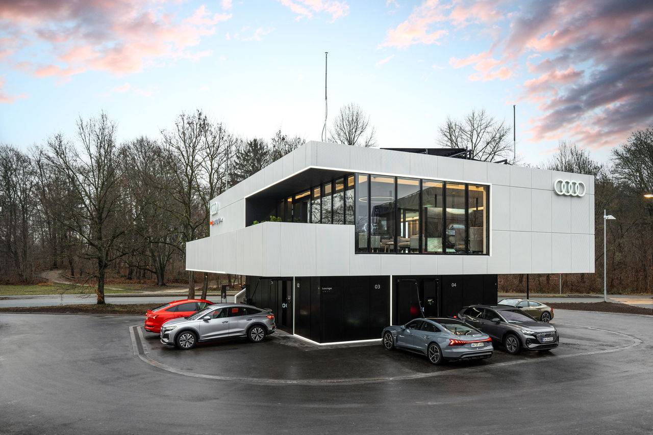 Porsche Taycan Porsche Take Note: Mercedes has realized fast charging is part of ownership experience A218900_blo