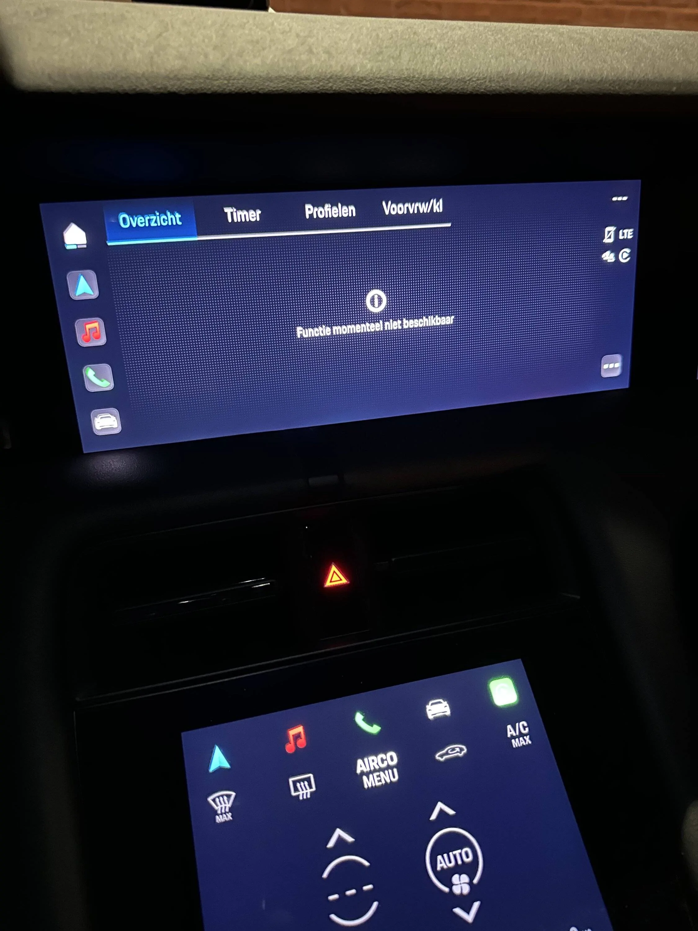 Porsche Taycan CarPlay vs radio FDF2065D-0EBD-48EA-A2F6-7A98F4A1390E