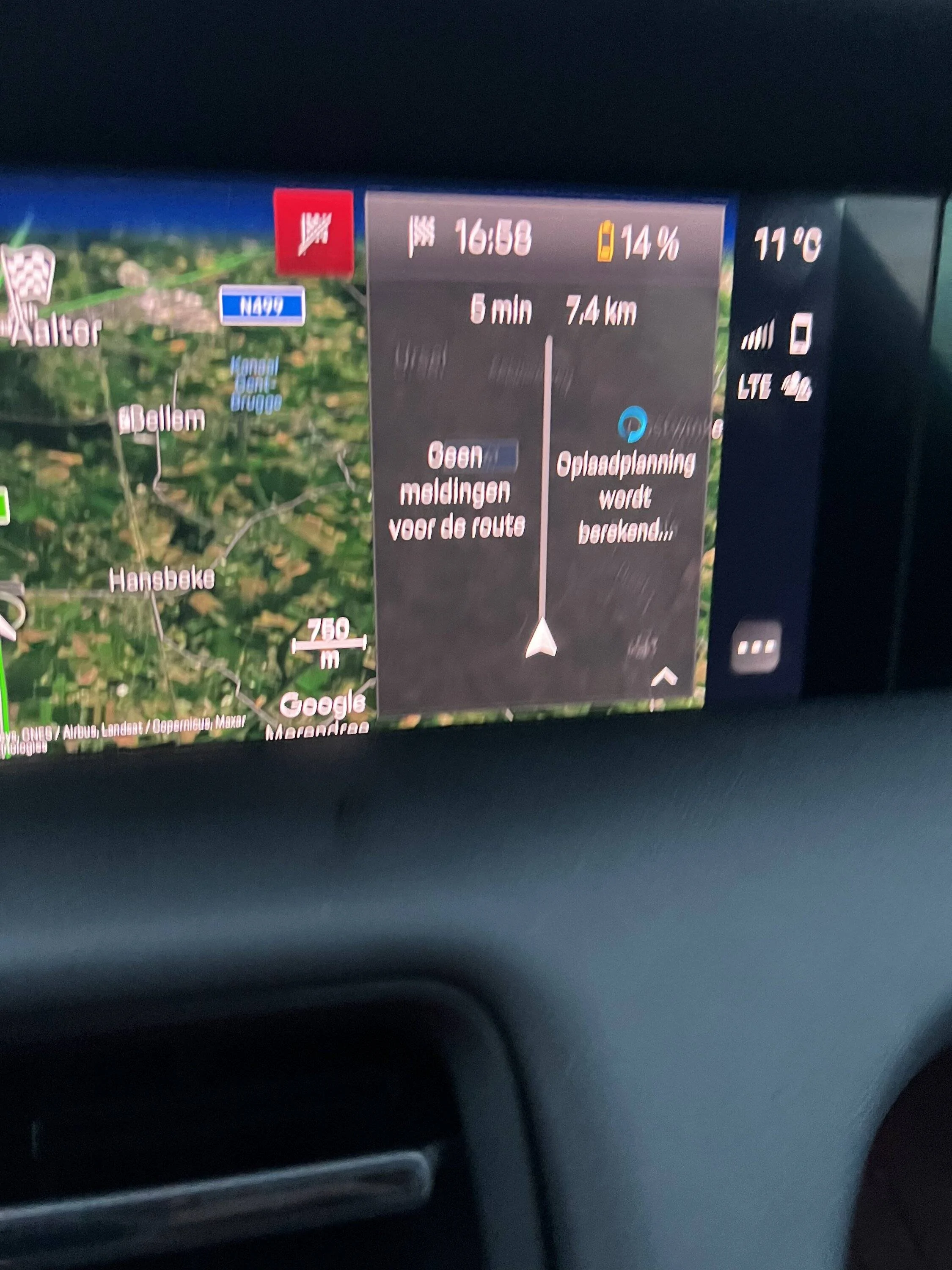 Porsche Taycan CarPlay vs radio B4CFE5B7-7758-4869-9527-74CAA35D3188